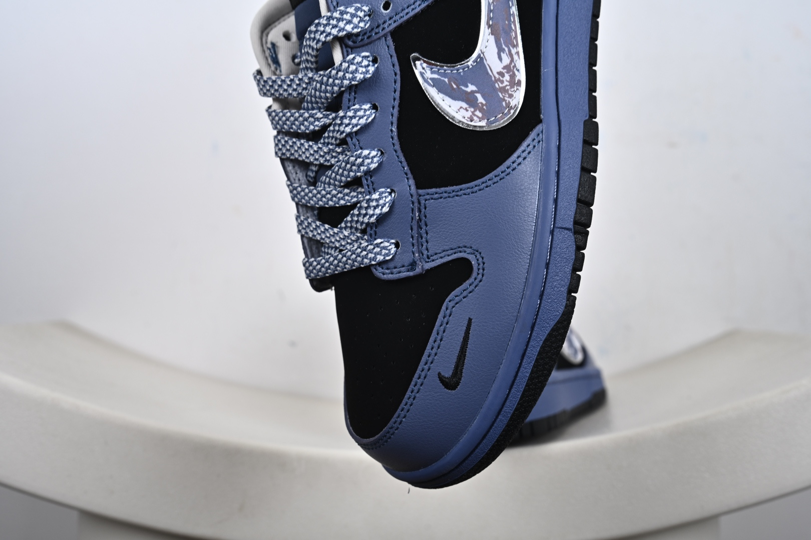 Nike SB Dunk Low “路易威登联名------雾霾蓝银勾” 反光效果 高端定制 低帮休闲板鞋 DJ1988-002 Nike SB Dunk Low “路易威登联名------雾霾蓝银勾” 反光效果 高端定制 低帮休闲板鞋 DJ1988-002