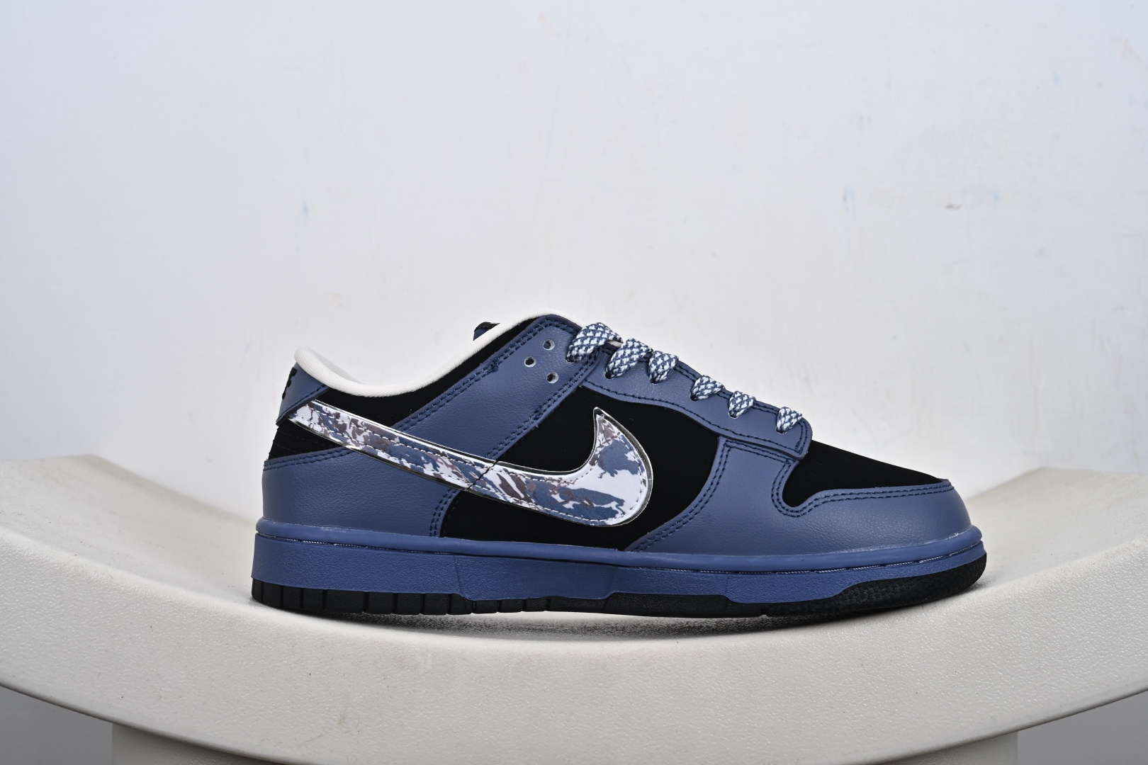 本地💰270优势放店 Nike SB Dunk Low “路易威登联名------雾霾蓝银勾” 反光效果 高端定制 低帮休闲板鞋 货号:DJ1988-002 Size:36 36.5 37.5 38 38.5 39 40 40.5 41 42 42.5 43 44 44.5 45-T1-F3