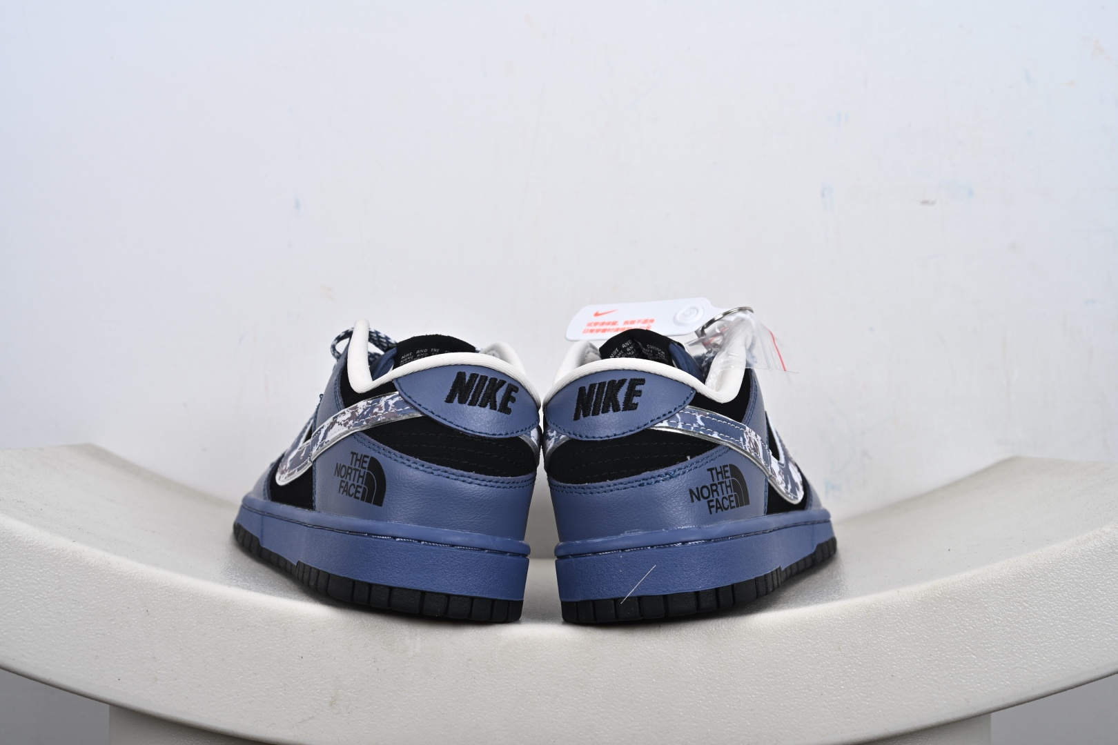 Nike SB Dunk Low “路易威登联名------雾霾蓝银勾” 反光效果 高端定制 低帮休闲板鞋 DJ1988-002 Nike SB Dunk Low “路易威登联名------雾霾蓝银勾” 反光效果 高端定制 低帮休闲板鞋 DJ1988-002