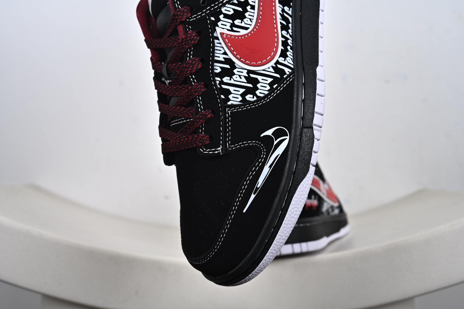 Nike SB Dunk Low“字母黑红勾” 低帮休闲板鞋 KK1333-051