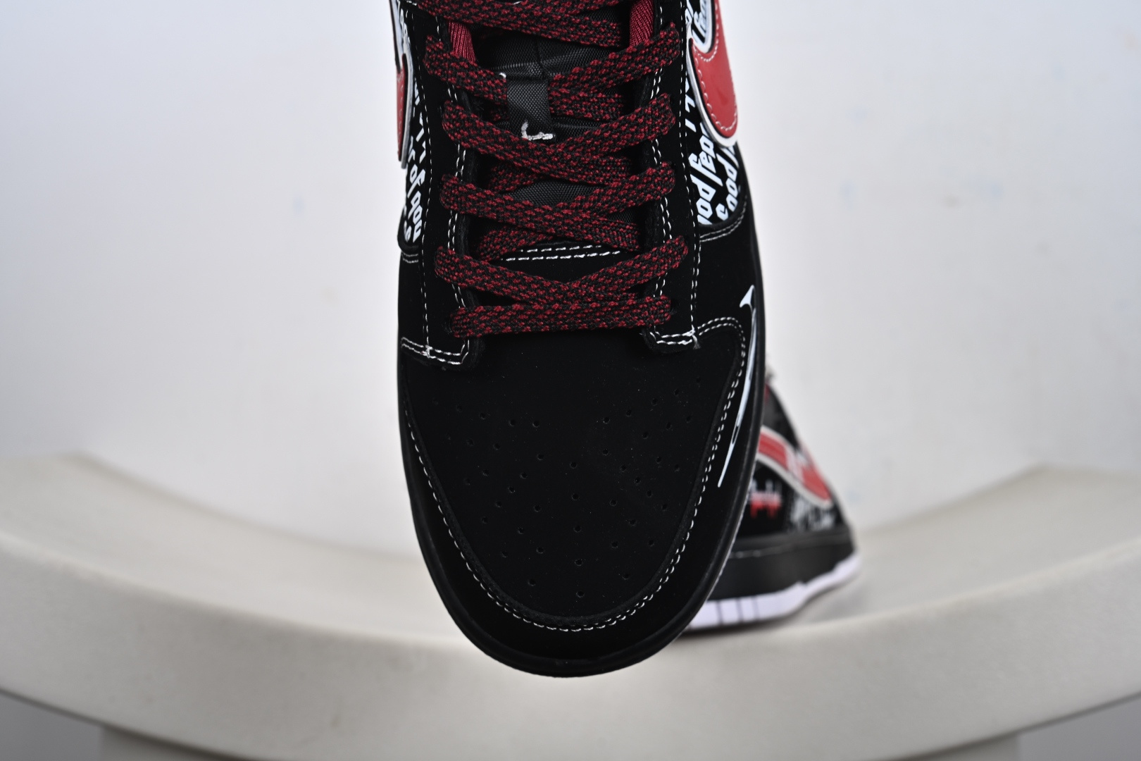 Nike SB Dunk Low“字母黑红勾” 低帮休闲板鞋 KK1333-051