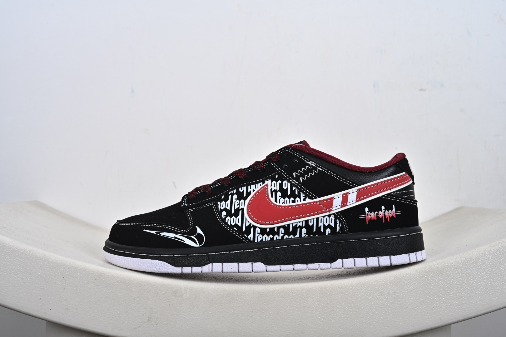 Nike SB Dunk Low“字母黑红勾” 低帮休闲板鞋 KK1333-051