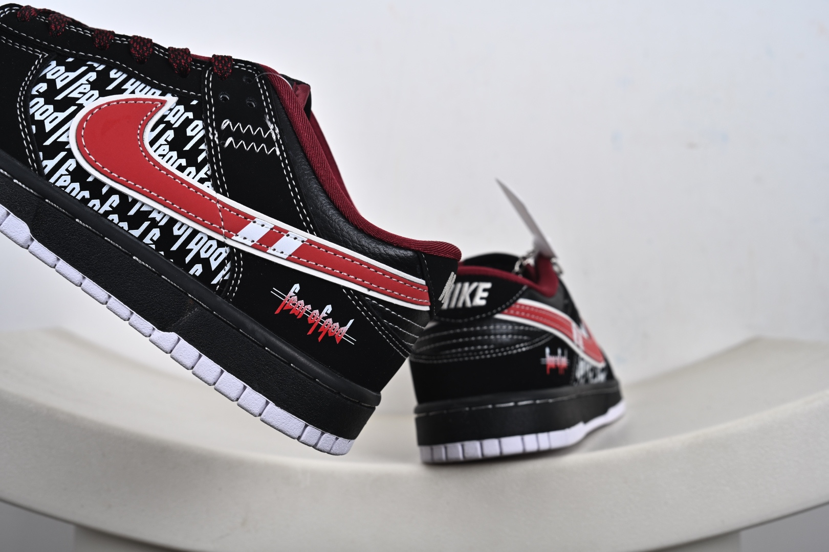 Nike SB Dunk Low“字母黑红勾” 低帮休闲板鞋 KK1333-051