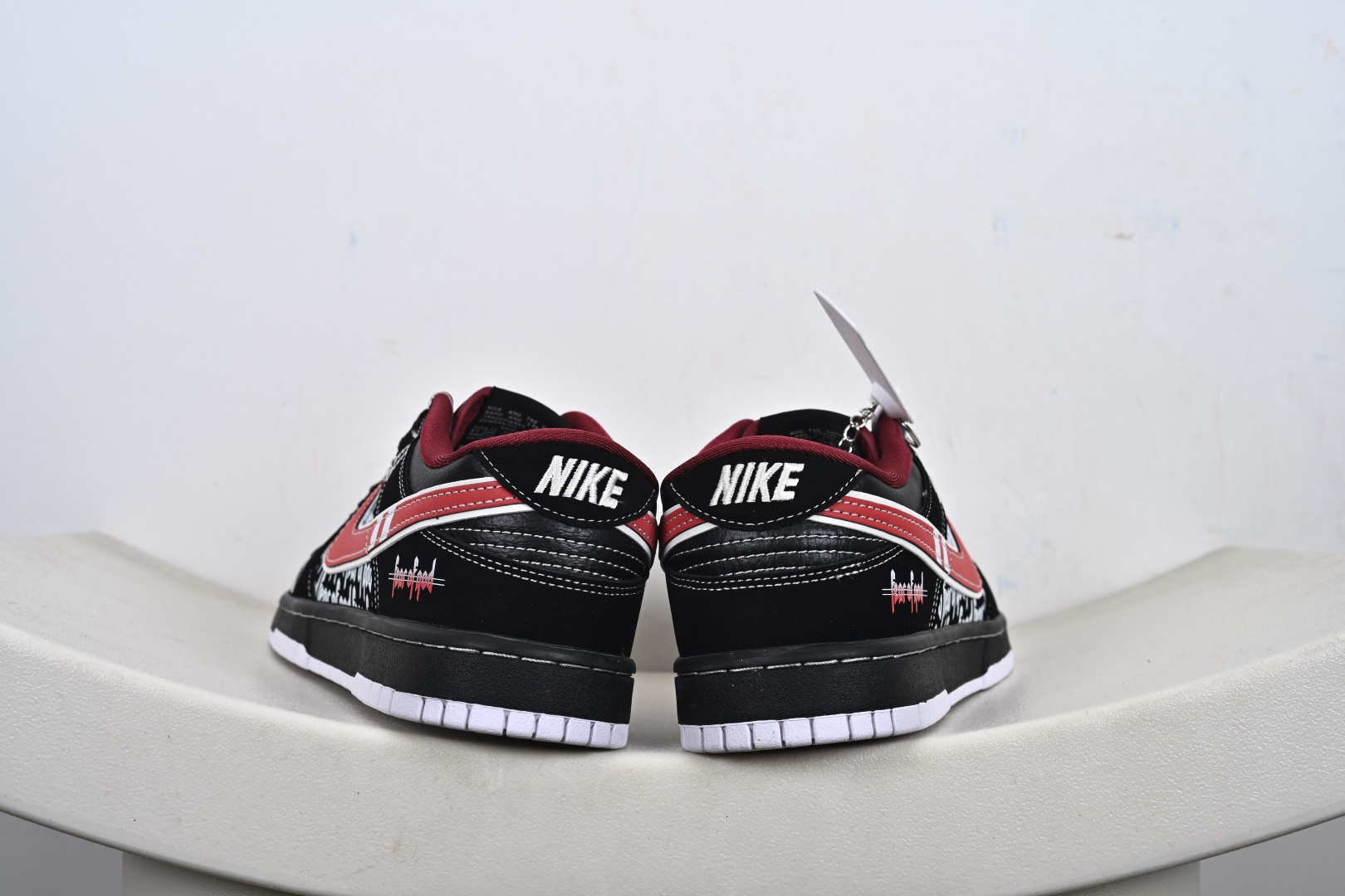 Nike SB Dunk Low“字母黑红勾” 低帮休闲板鞋 KK1333-051