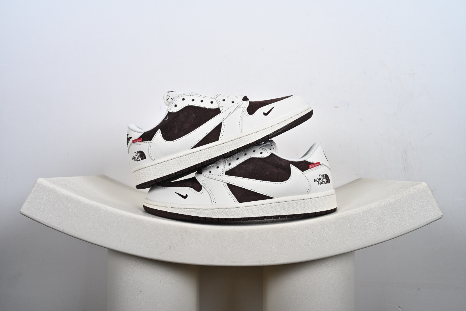 Nike Air Jordan 1 x Travis Scott AJ1倒勾 乔一倒钩 ‘DIY’定制 耐克 低帮文化篮球鞋 DM7866-121