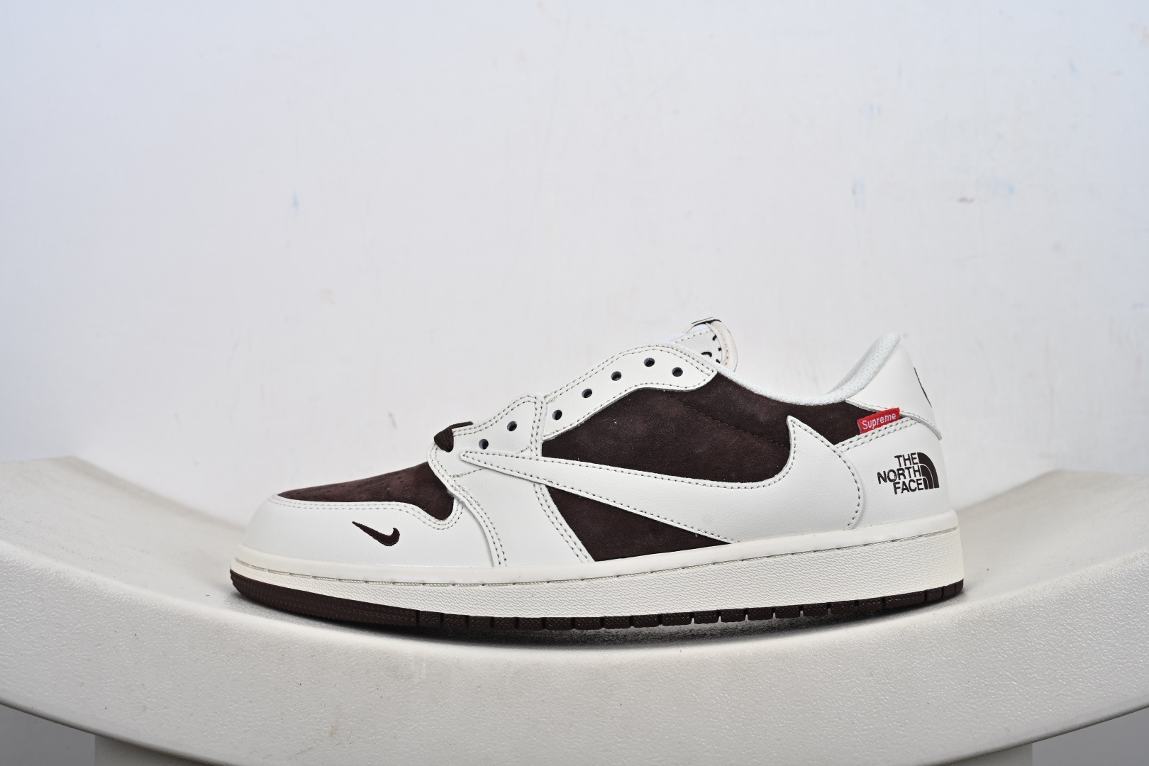 Nike Air Jordan 1 x Travis Scott AJ1倒勾 乔一倒钩 ‘DIY’定制 耐克 低帮文化篮球鞋 DM7866-121