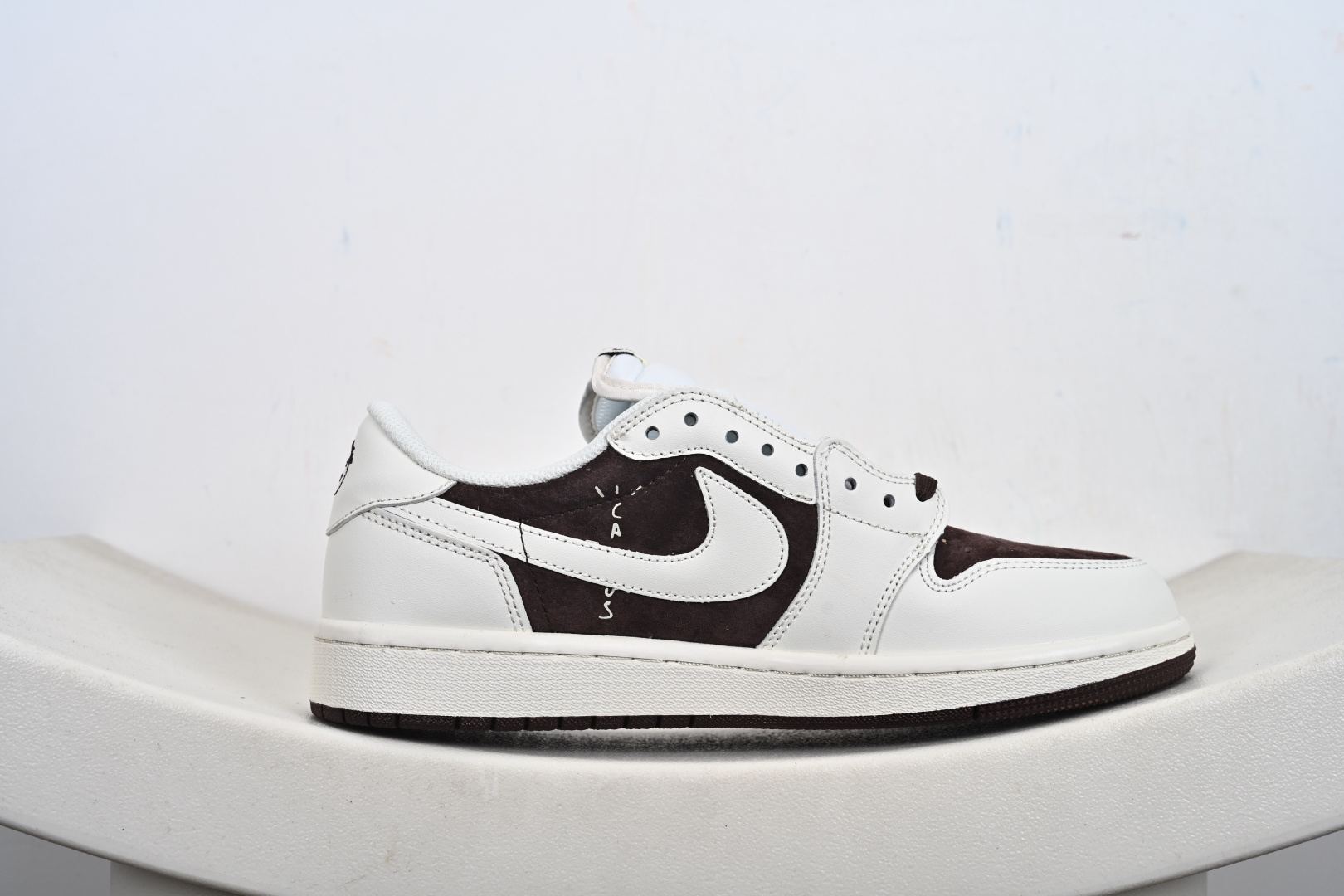 Nike Air Jordan 1 x Travis Scott AJ1倒勾 乔一倒钩 ‘DIY’定制 耐克 低帮文化篮球鞋 DM7866-121