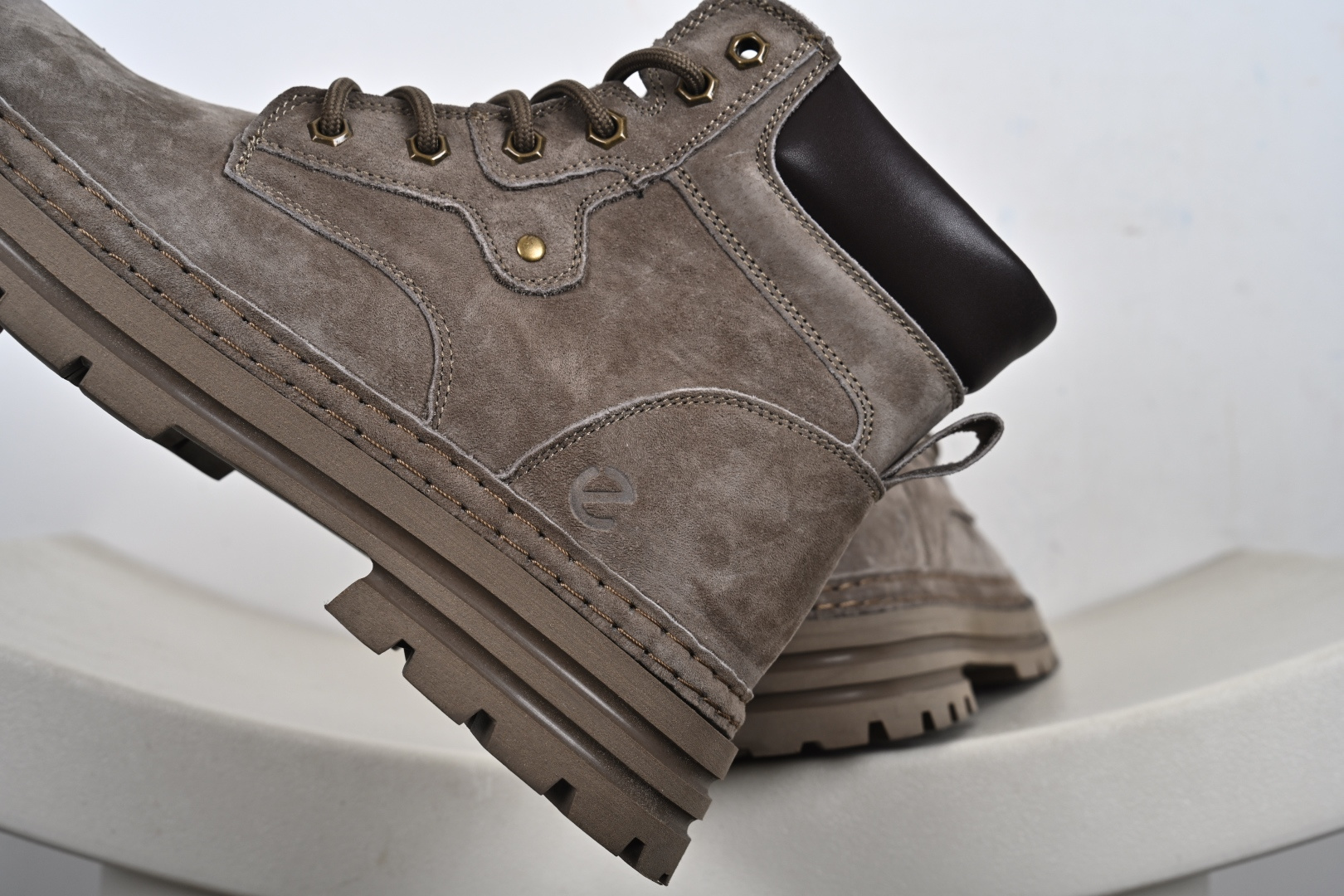 280 Ecco 爱步适酷系列工装真皮防滑厚底大黄靴 638908