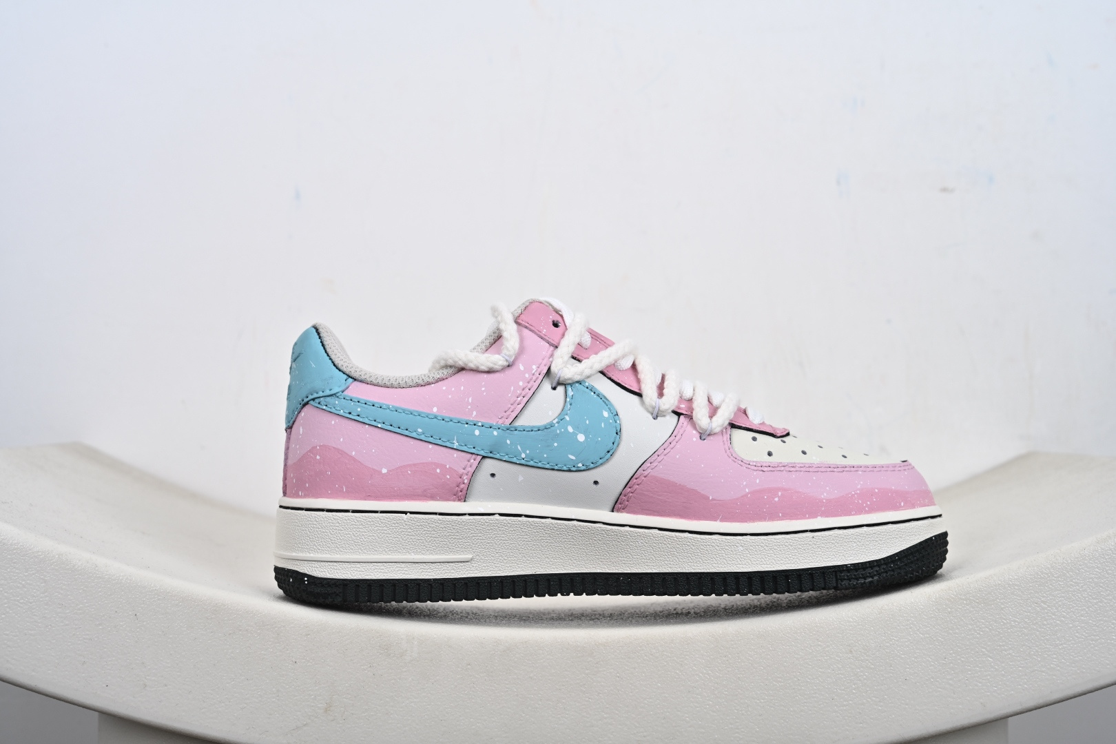 定制版Nike Air Force 1'07 Low ”Sweetheart Cream” 手绘涂鸦 甜心奶霜 空军一号低帮休闲板鞋 FB1839-919 定制版Nike Air Force 1'07 Low ”Sweetheart Cream” 手绘涂鸦 甜心奶霜 空军一号低帮休闲板鞋 FB1839-919