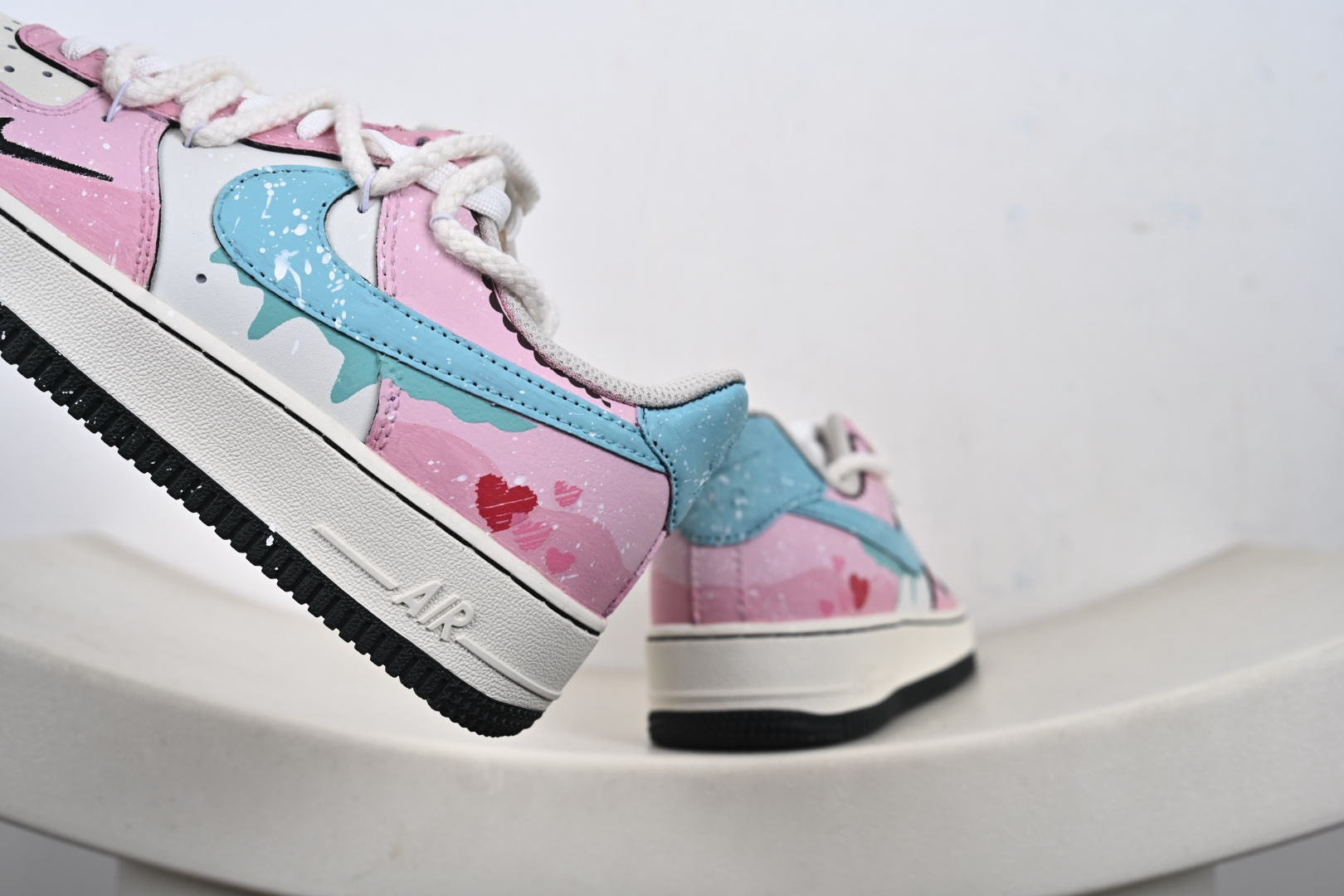 定制版Nike Air Force 1'07 Low ”Sweetheart Cream” 手绘涂鸦 甜心奶霜 空军一号低帮休闲板鞋 FB1839-919 定制版Nike Air Force 1'07 Low ”Sweetheart Cream” 手绘涂鸦 甜心奶霜 空军一号低帮休闲板鞋 FB1839-919