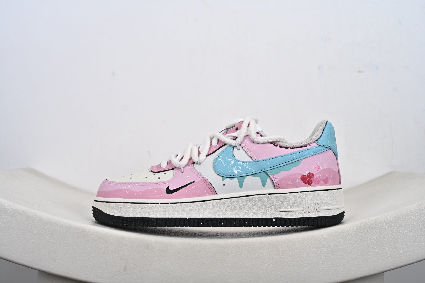 定制版Nike Air Force 1'07 Low ”Sweetheart Cream” 手绘涂鸦 甜心奶霜 空军一号低帮休闲板鞋 FB1839-919 定制版Nike Air Force 1'07 Low ”Sweetheart Cream” 手绘涂鸦 甜心奶霜 空军一号低帮休闲板鞋 FB1839-919