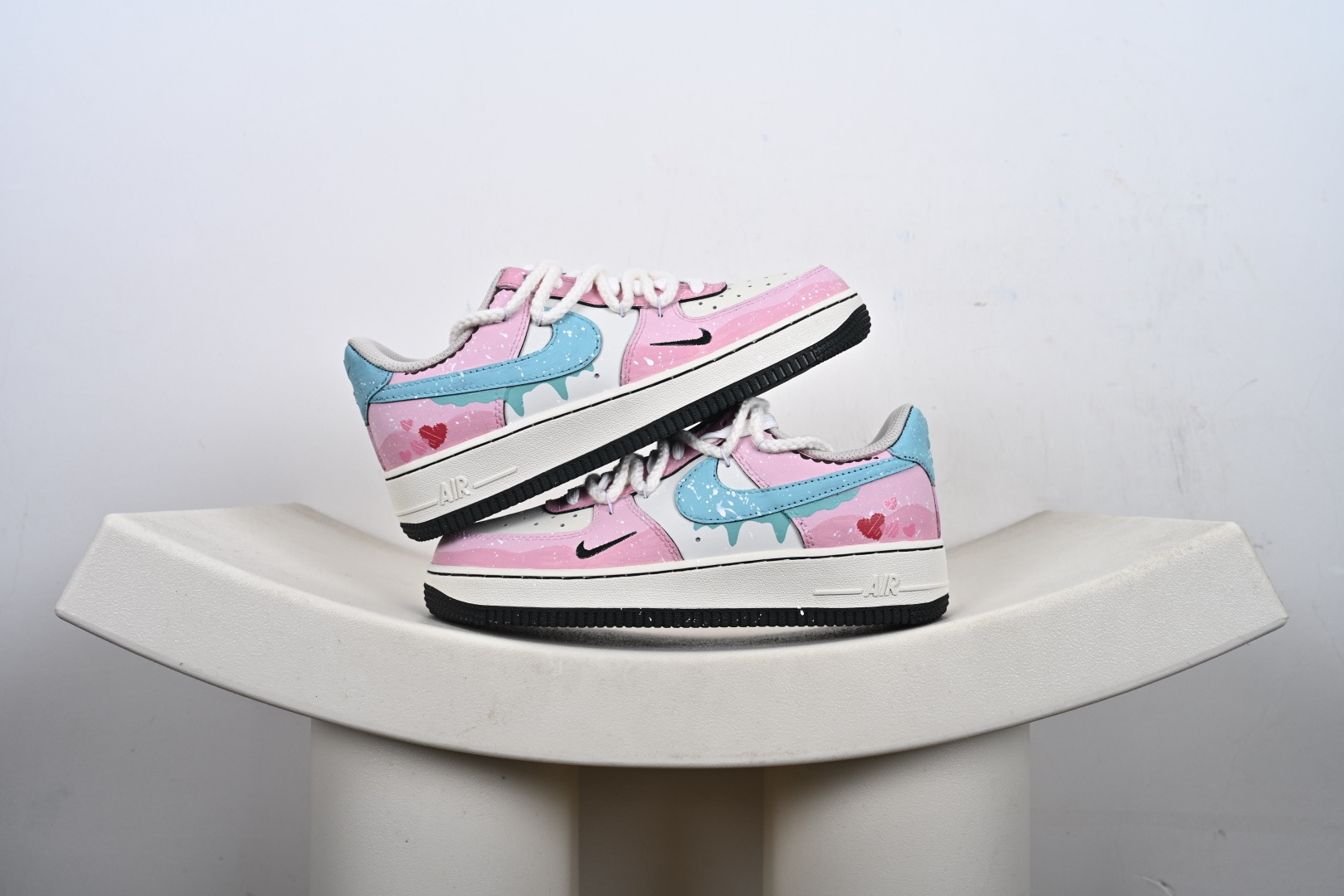定制版Nike Air Force 1’07 Low ”Sweetheart Cream” 手绘涂鸦 甜心奶霜 空军一号低帮休闲板鞋 FB1839-919 定制版Nike Air Force 1’07 Low ”Sweetheart Cream” 手绘涂鸦 甜心奶霜 空军一号低帮休闲板鞋 FB1839-919