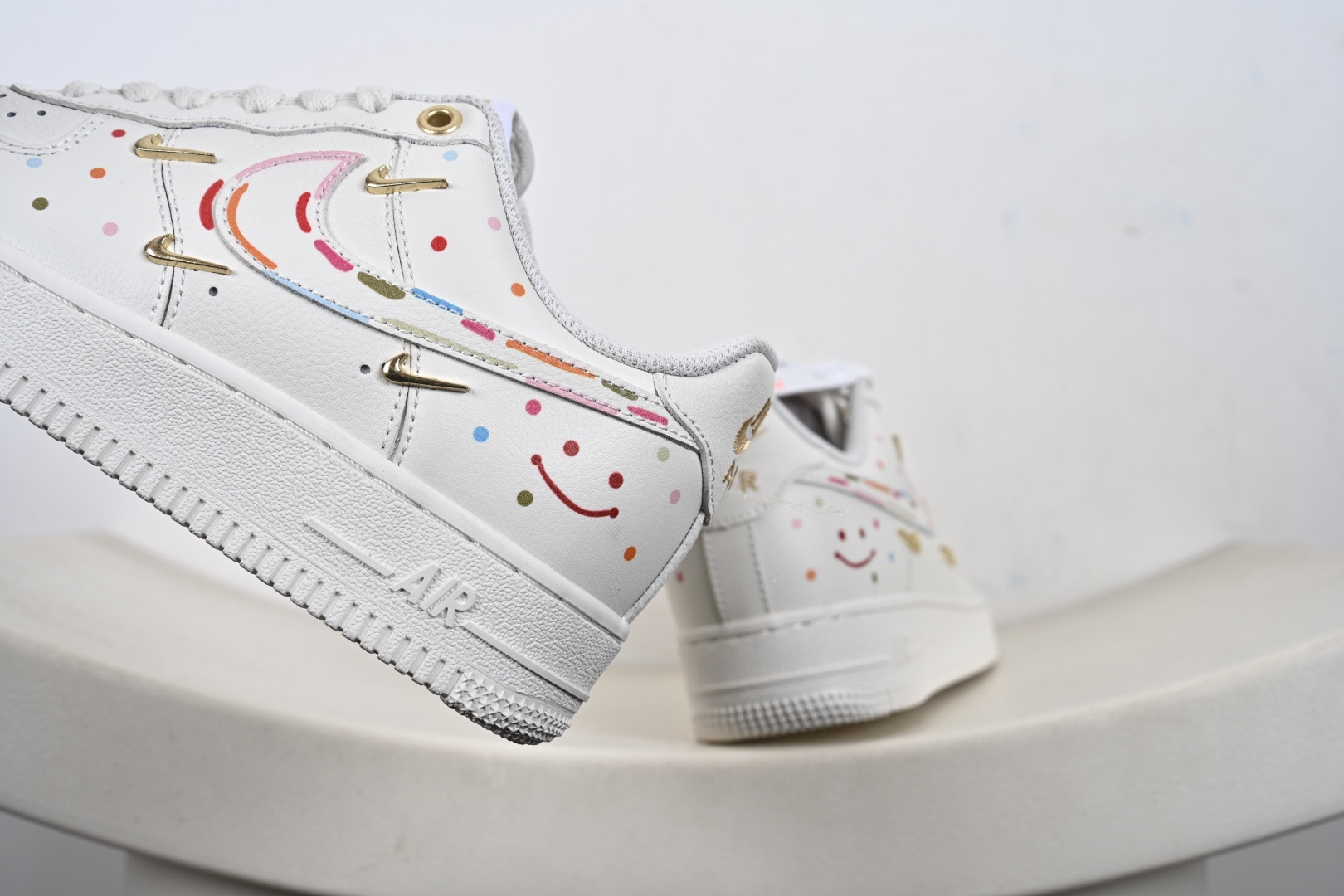 爆款定制 二次元主题 Nike Air Force 1 Low’07 四勾彩喷 空军一号低帮休闲板鞋 ZH0316-151