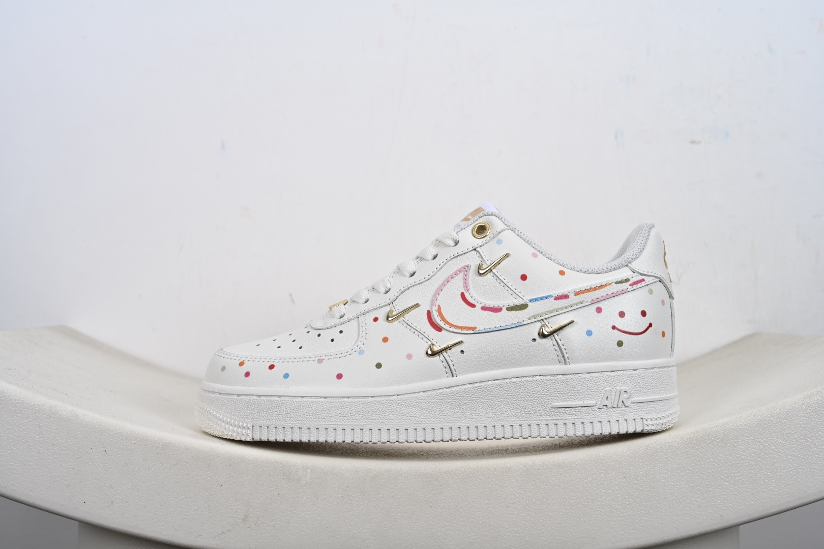 爆款定制 二次元主题 Nike Air Force 1 Low’07 四勾彩喷 空军一号低帮休闲板鞋 ZH0316-151