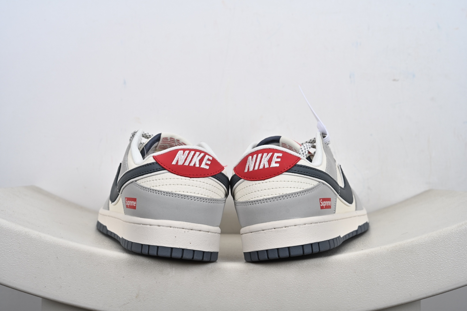 Nike SB Dunk Low Supreme联名 米灰红 低帮休闲板鞋 JP1628-029