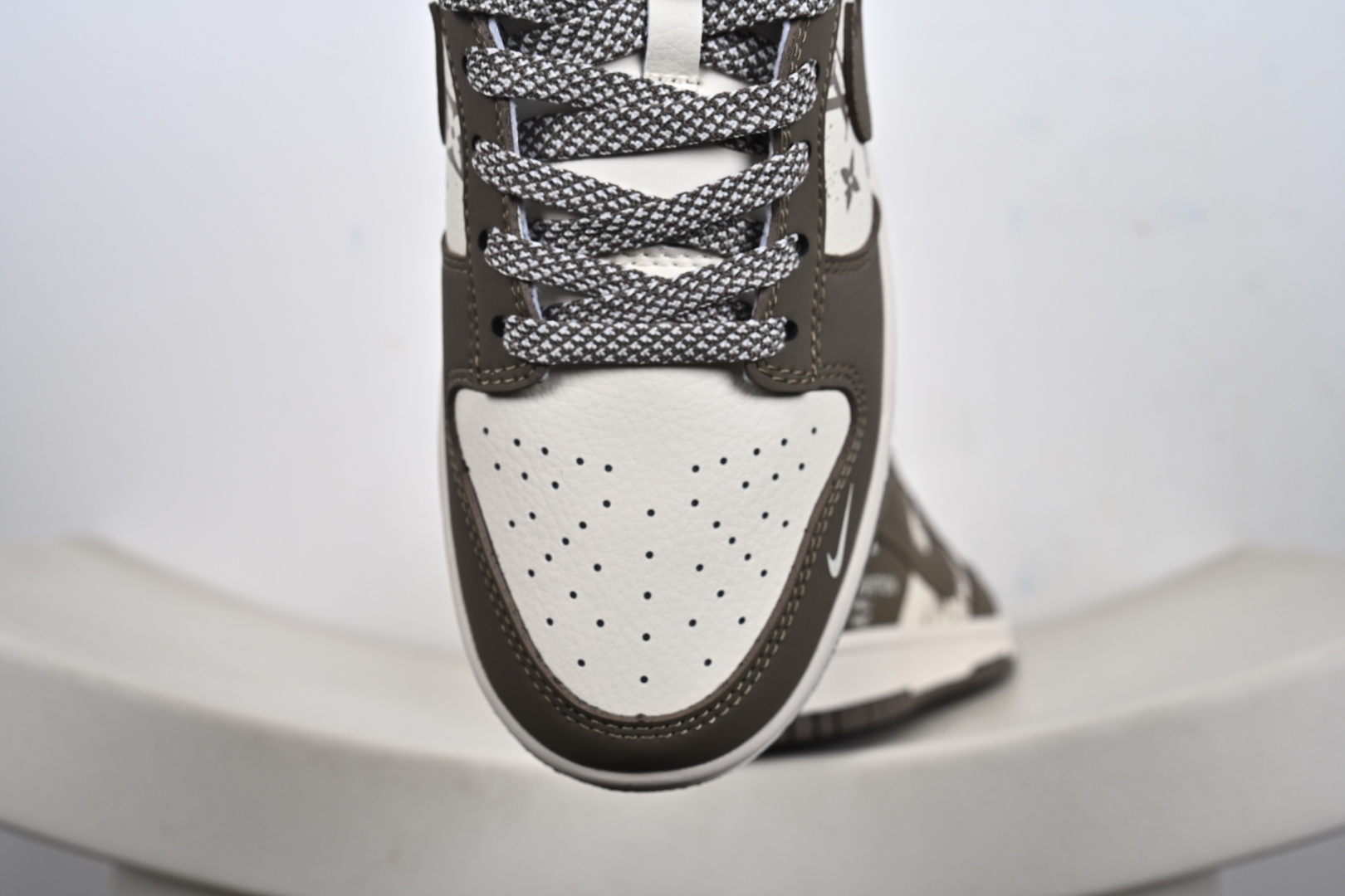 Nike SB Dunk Low 联名 奶茶米白 高端定制 低帮休闲板鞋 XD1588-239