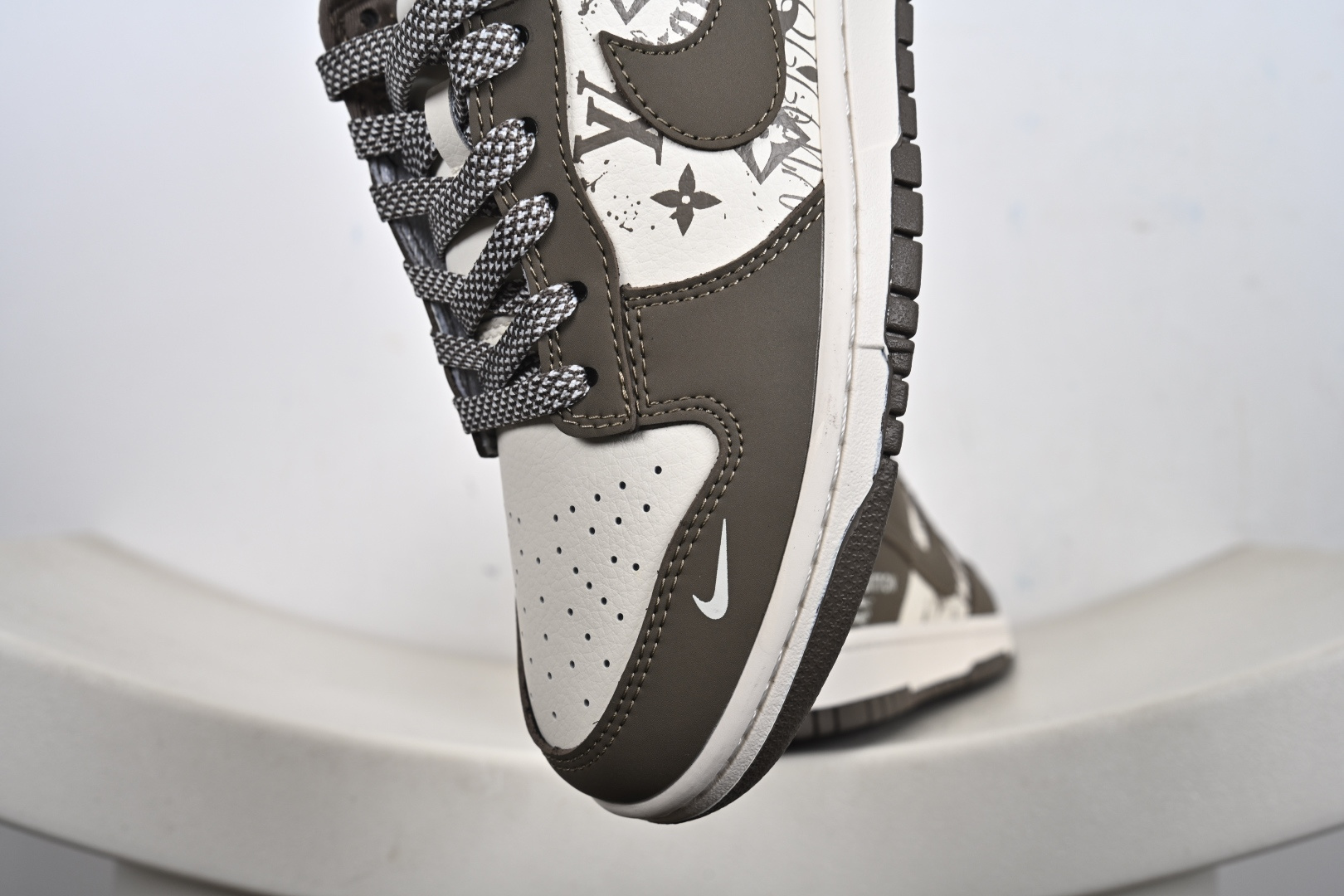 Nike SB Dunk Low 联名 奶茶米白 高端定制 低帮休闲板鞋 XD1588-239