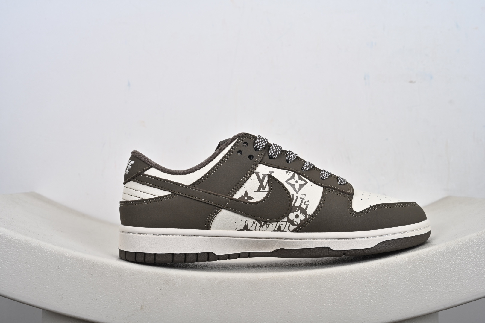 Nike SB Dunk Low 联名 奶茶米白 高端定制 低帮休闲板鞋 XD1588-239