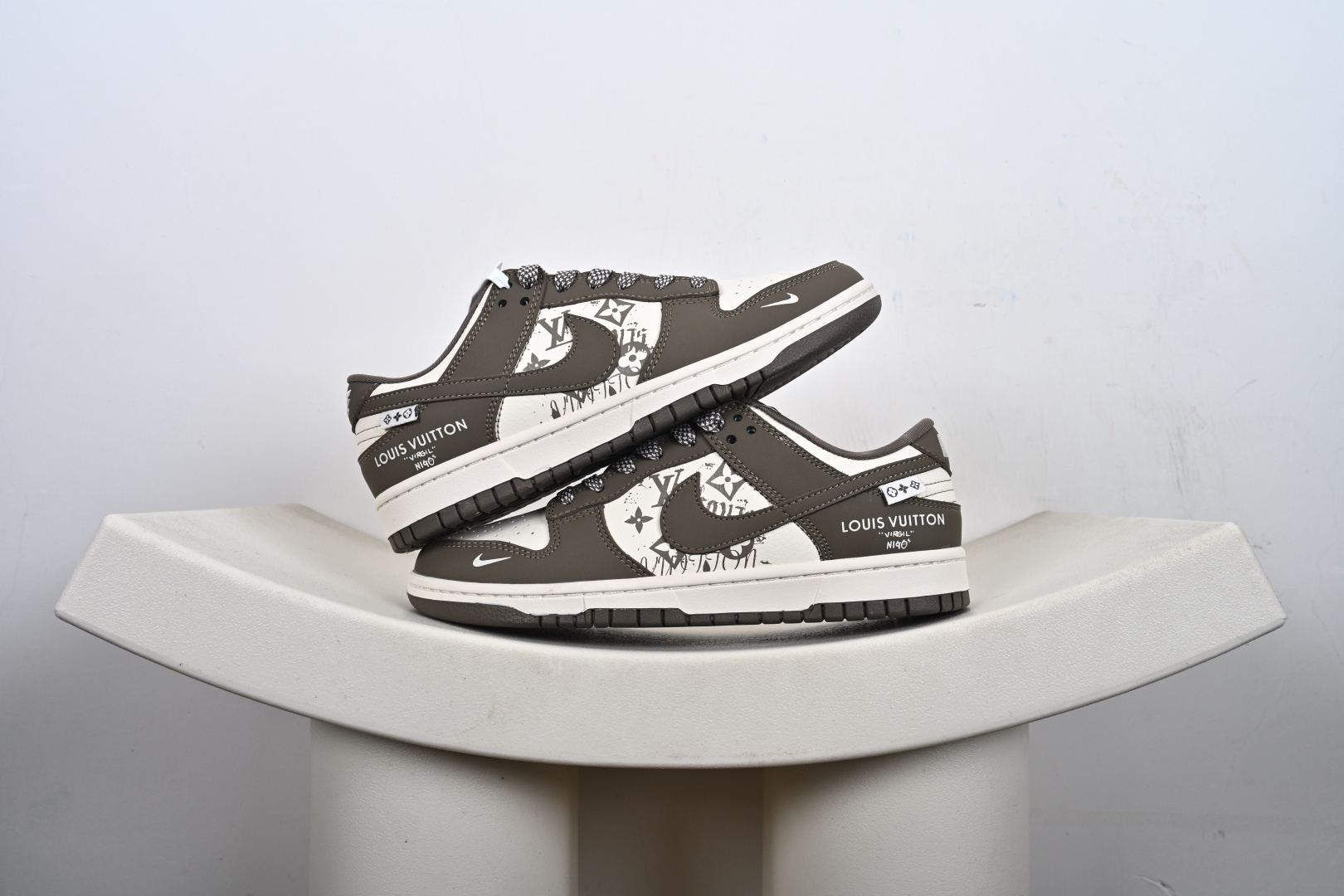 Nike SB Dunk Low 联名 奶茶米白 高端定制 低帮休闲板鞋 XD1588-239