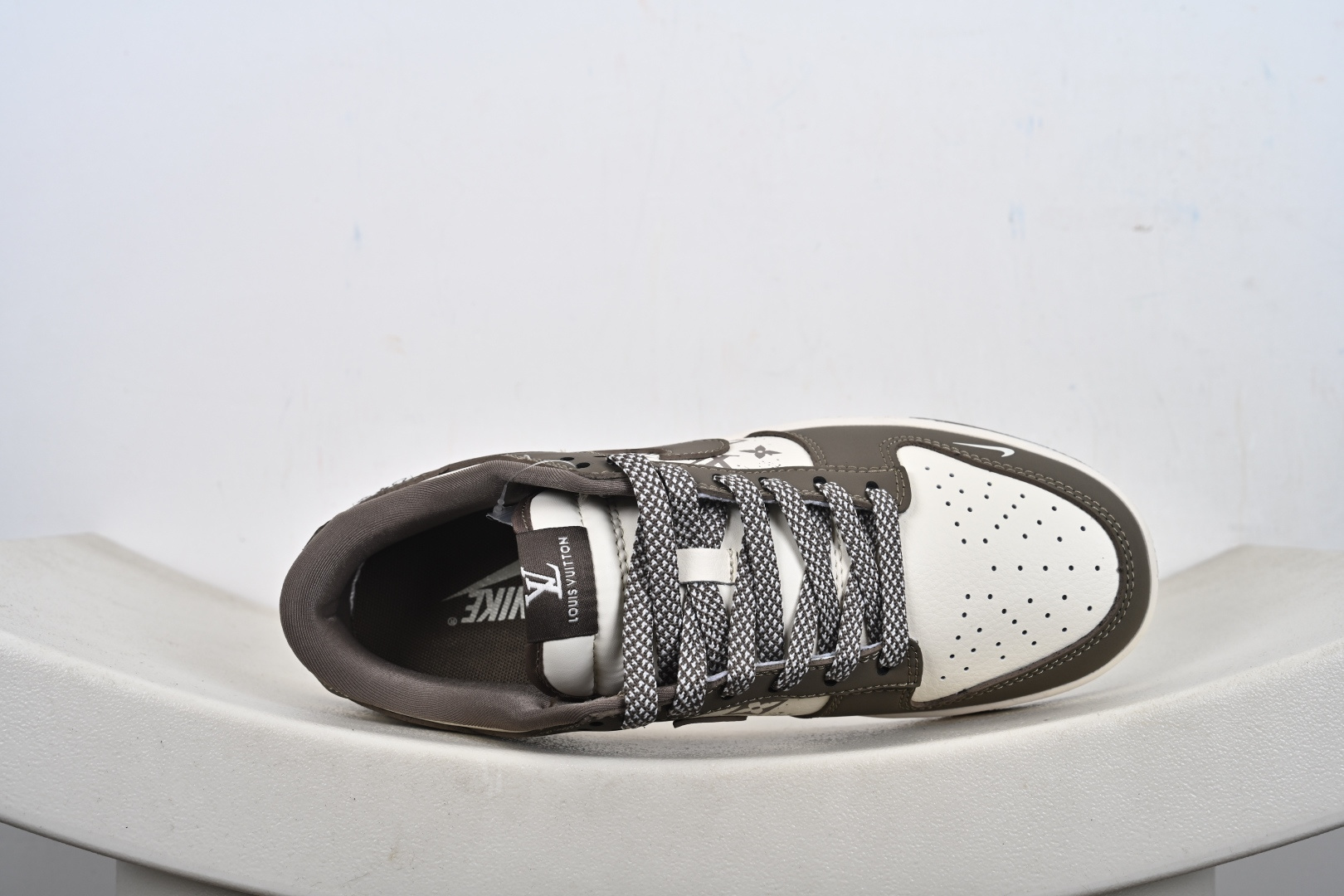 Nike SB Dunk Low 联名 奶茶米白 高端定制 低帮休闲板鞋 XD1588-239