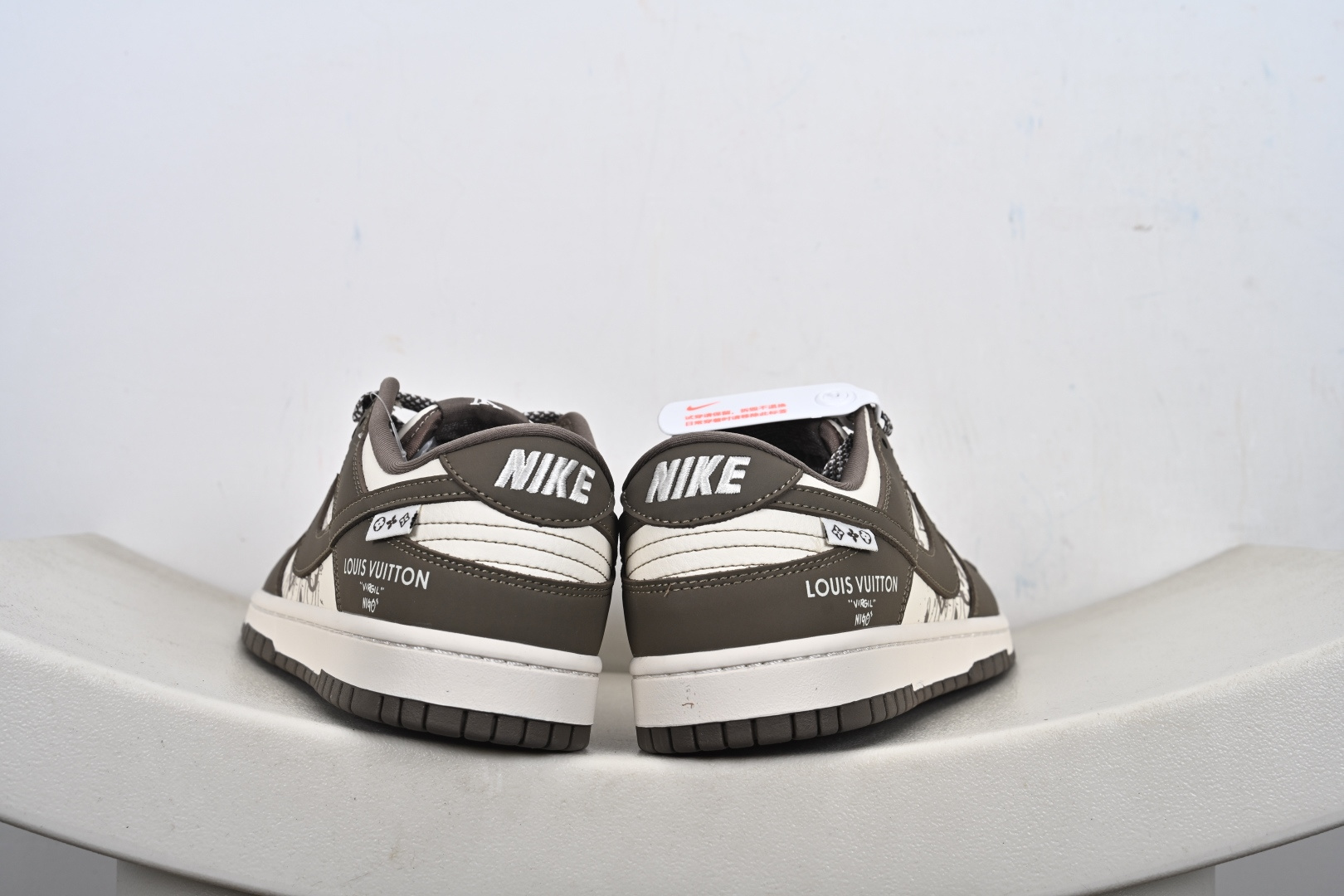 Nike SB Dunk Low 联名 奶茶米白 高端定制 低帮休闲板鞋 XD1588-239