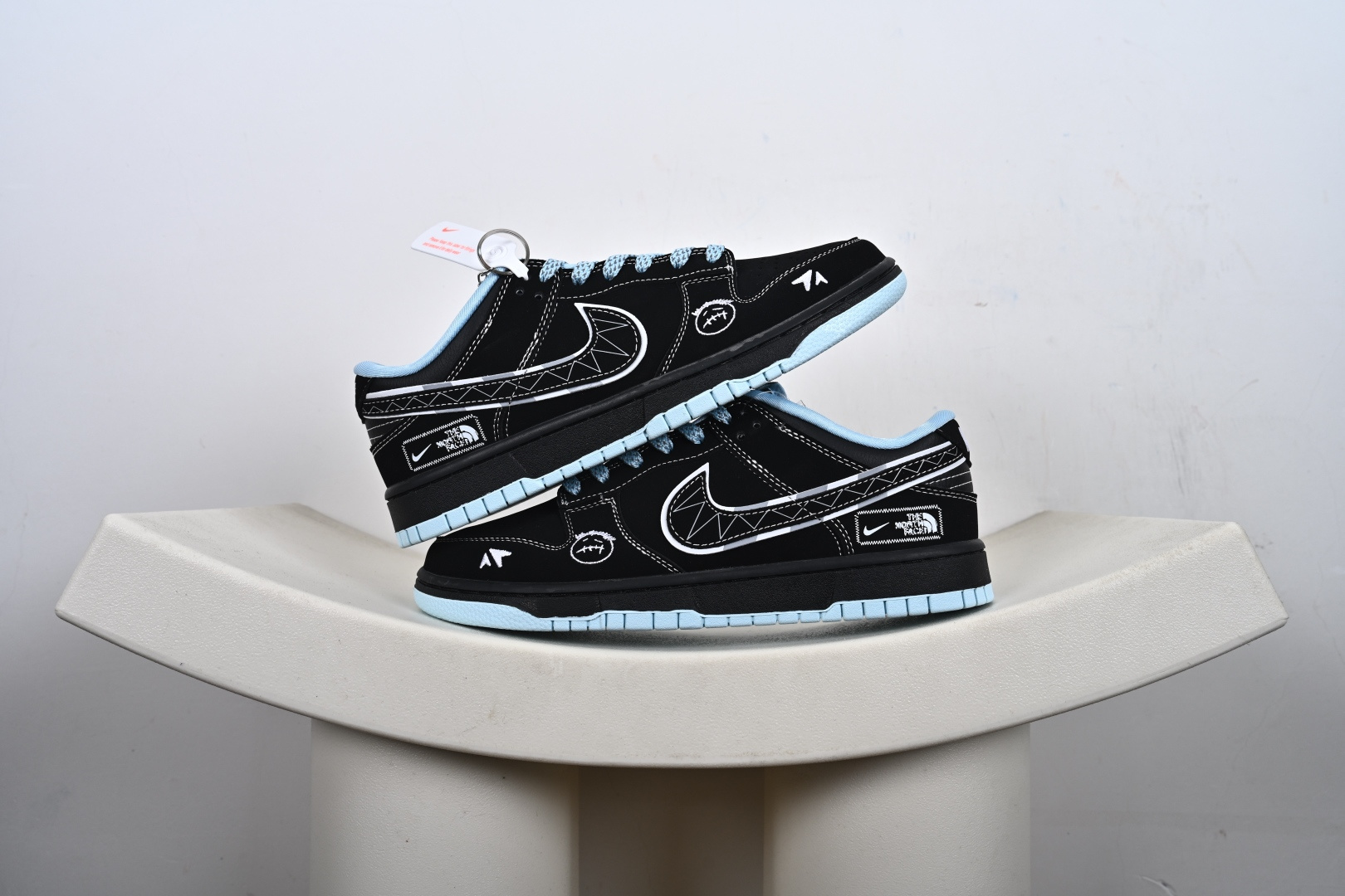 Nike SB Dunk Low x Fear of God 黑红小勾满天星 高端定制 低帮休闲板鞋 KK1333-052