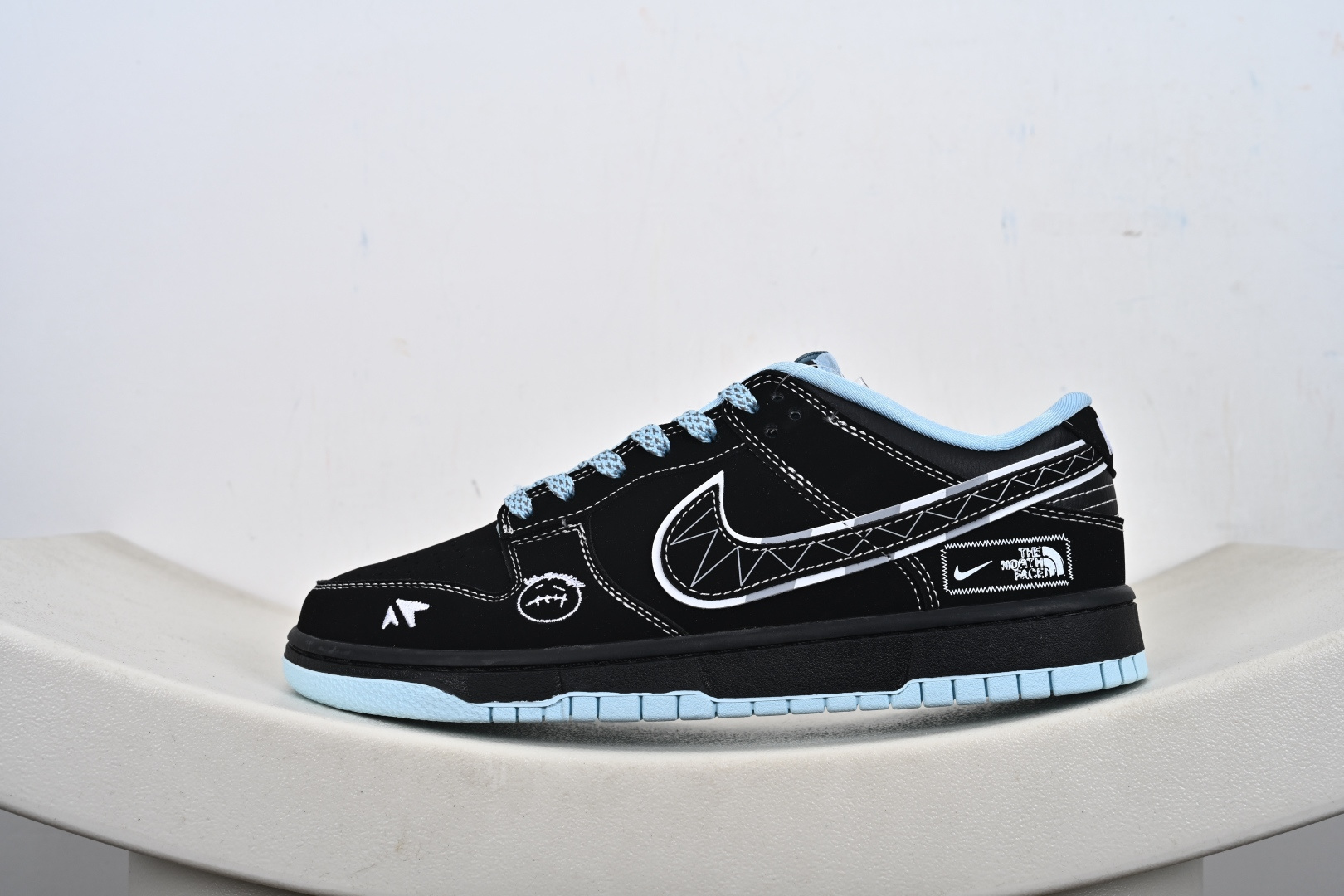 Nike SB Dunk Low x Fear of God 黑红小勾满天星 高端定制 低帮休闲板鞋 KK1333-052