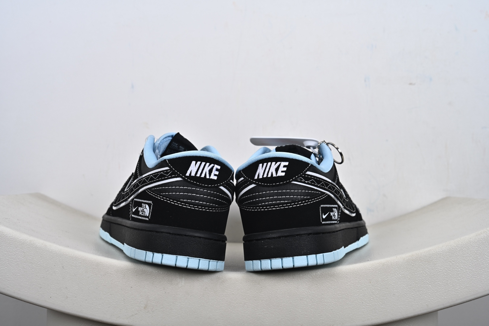 Nike SB Dunk Low x Fear of God 黑红小勾满天星 高端定制 低帮休闲板鞋 KK1333-052