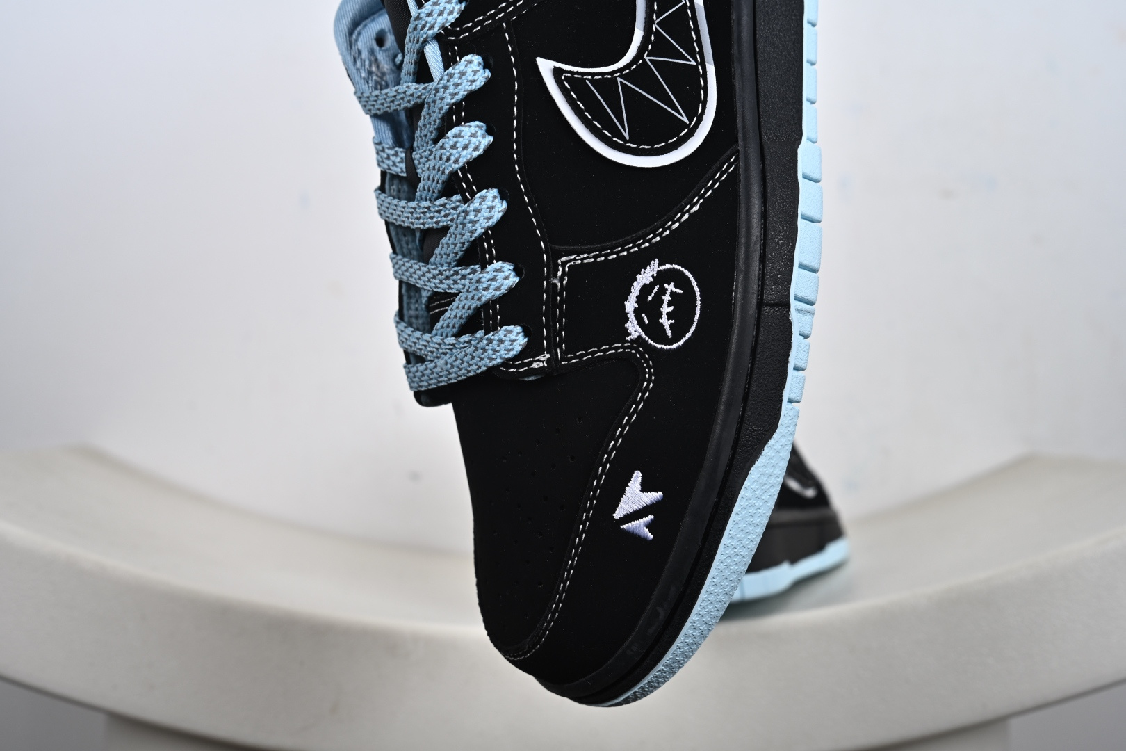 Nike SB Dunk Low x Fear of God 黑红小勾满天星 高端定制 低帮休闲板鞋 KK1333-052