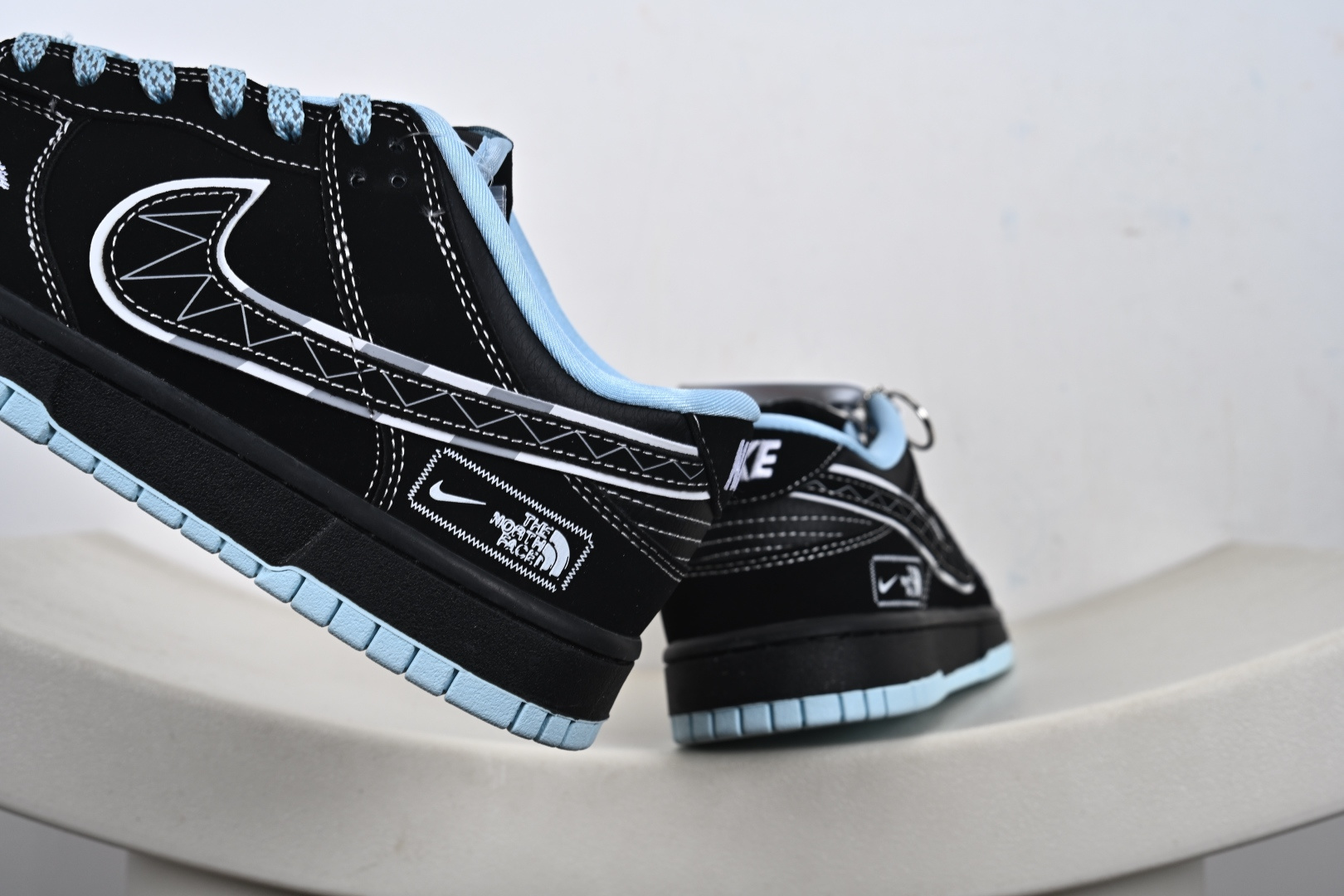 Nike SB Dunk Low x Fear of God 黑红小勾满天星 高端定制 低帮休闲板鞋 KK1333-052