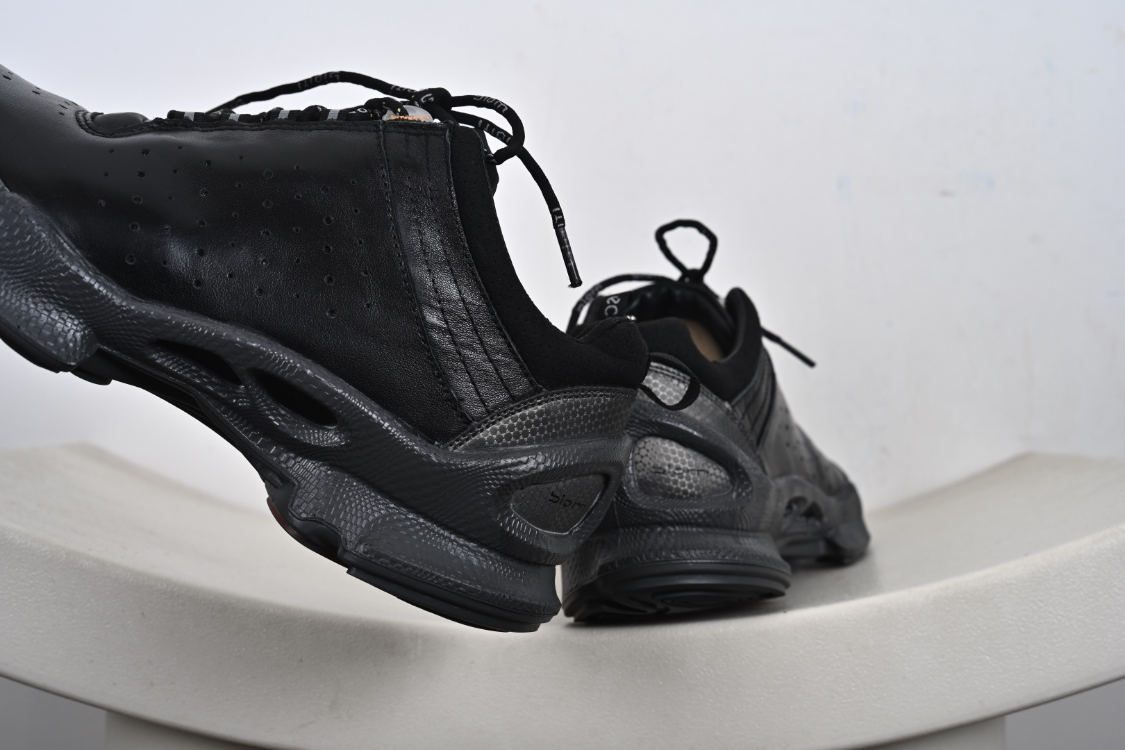 ECCO爱步 小红书爆款 新款百搭休闲款 Ecco/爱步板鞋休闲鞋 透气轻质系带轻便运动鞋 091504 51707