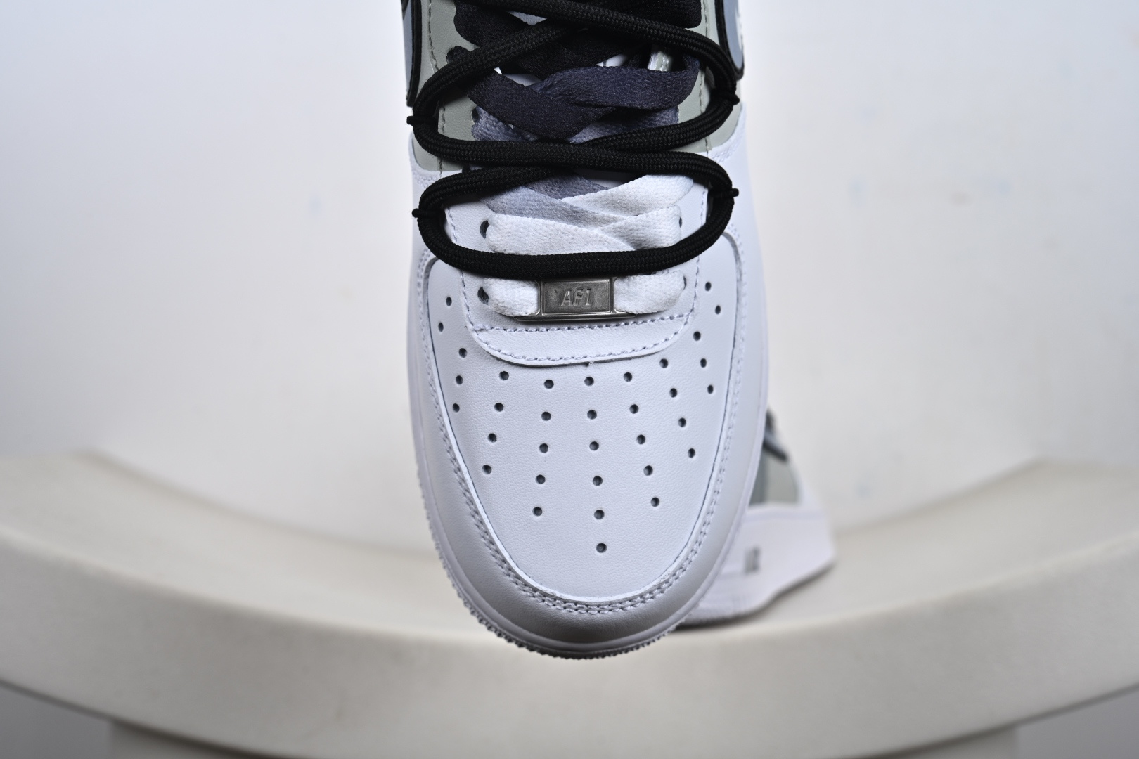 “雾灰玩家”订制空军一号板鞋 CW2288-111