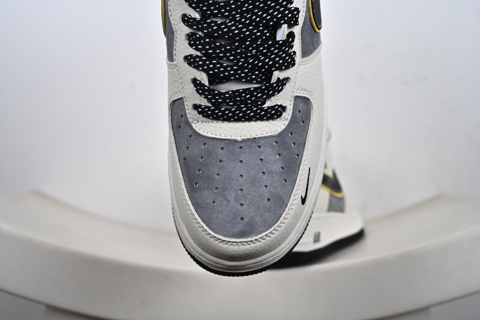 NIke Air Force 1 ‘07 Low 空军一号 低帮 运动鞋 休闲鞋 SY1388-013 NIke Air Force 1 ‘07 Low 空军一号 低帮 运动鞋 休闲鞋 SY1388-013