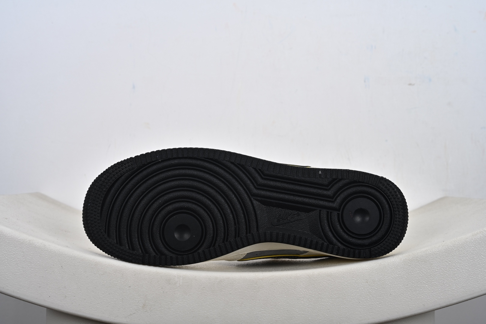 NIke Air Force 1 ‘07 Low 空军一号 低帮 运动鞋 休闲鞋 SY1388-013 NIke Air Force 1 ‘07 Low 空军一号 低帮 运动鞋 休闲鞋 SY1388-013