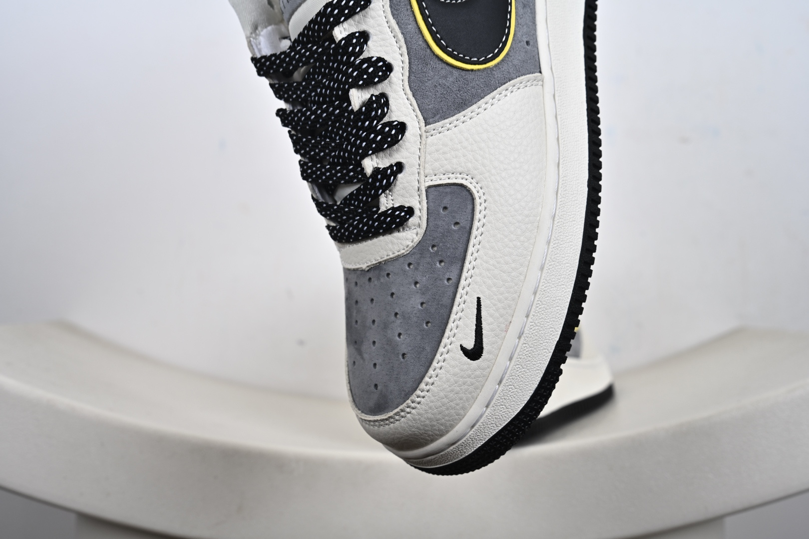 NIke Air Force 1 ‘07 Low 空军一号 低帮 运动鞋 休闲鞋 SY1388-013 NIke Air Force 1 ‘07 Low 空军一号 低帮 运动鞋 休闲鞋 SY1388-013