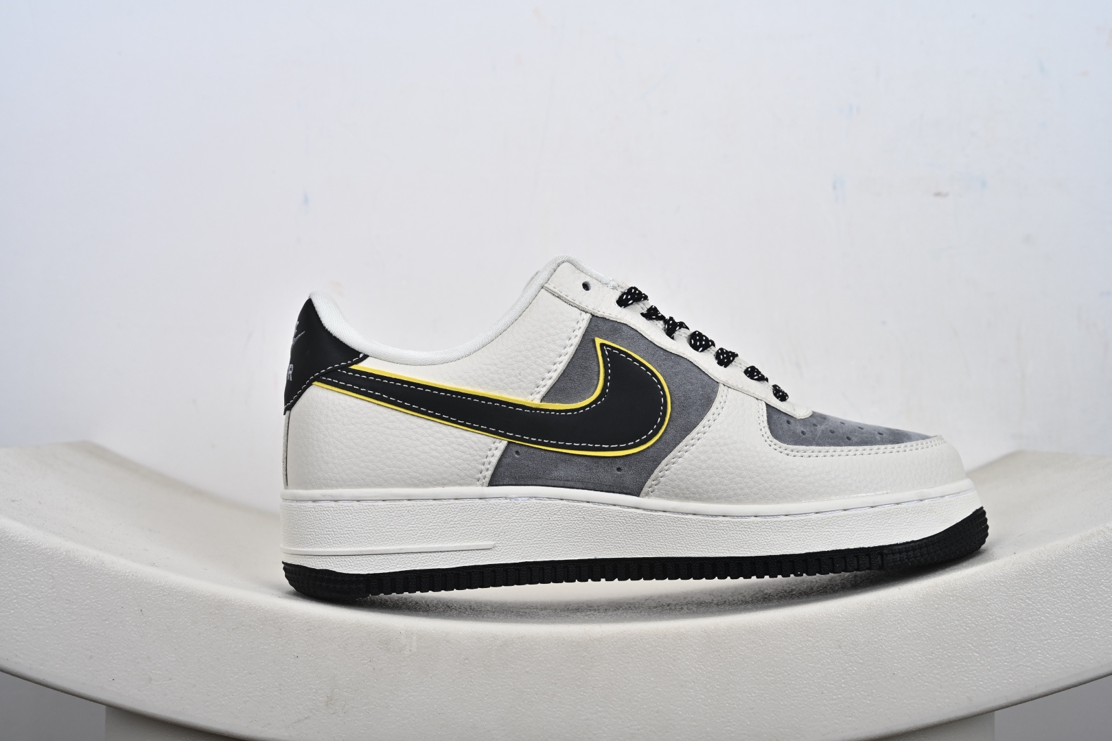 NIke Air Force 1 ‘07 Low 空军一号 低帮 运动鞋 休闲鞋 SY1388-013 NIke Air Force 1 ‘07 Low 空军一号 低帮 运动鞋 休闲鞋 SY1388-013