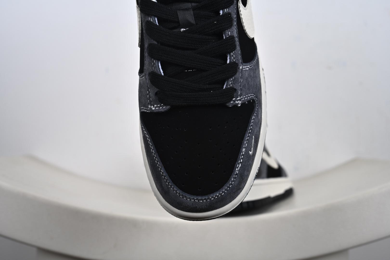 Nike SB Dunk Low“ 北面联名—灰黑猪八革” 周年高端定制 低帮休闲板鞋 DN3168-006