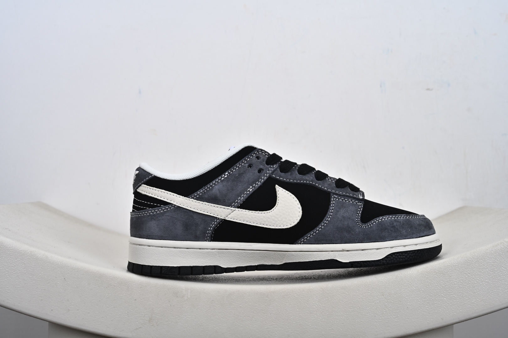 Nike SB Dunk Low“ 北面联名—灰黑猪八革” 周年高端定制 低帮休闲板鞋 DN3168-006