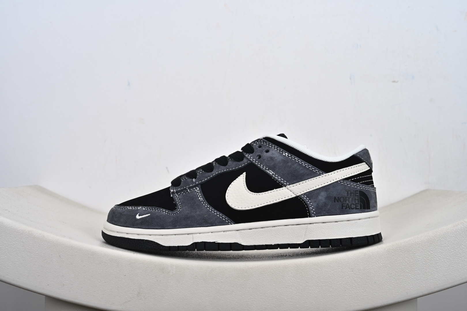 Nike SB Dunk Low“ 北面联名—灰黑猪八革” 周年高端定制 低帮休闲板鞋 DN3168-006