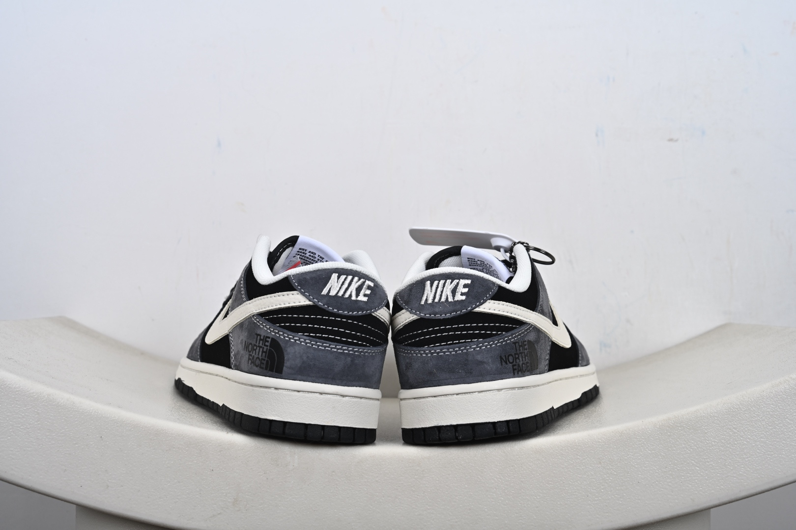 Nike SB Dunk Low“ 北面联名—灰黑猪八革” 周年高端定制 低帮休闲板鞋 DN3168-006