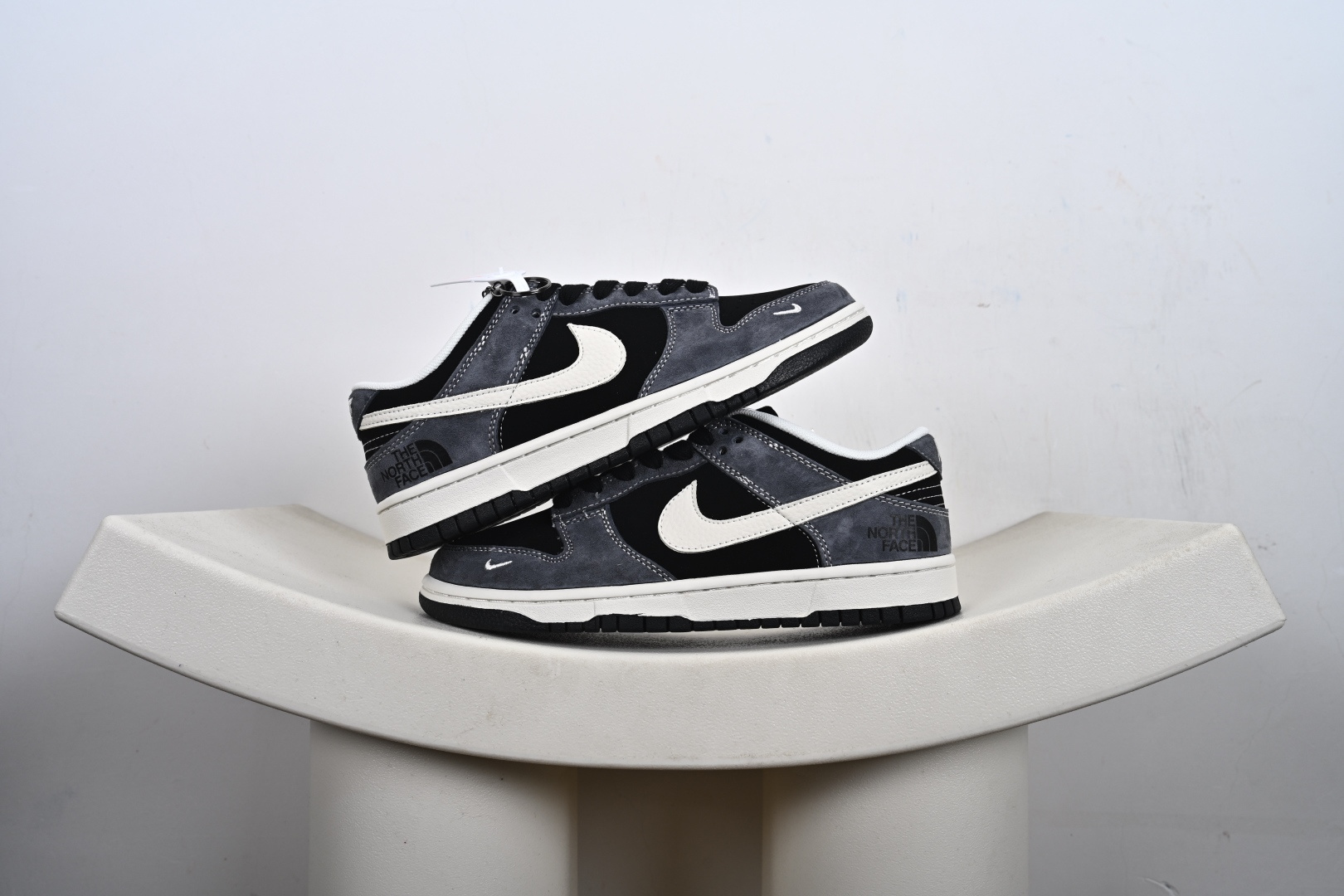 Nike SB Dunk Low“ 北面联名—灰黑猪八革” 周年高端定制 低帮休闲板鞋 DN3168-006
