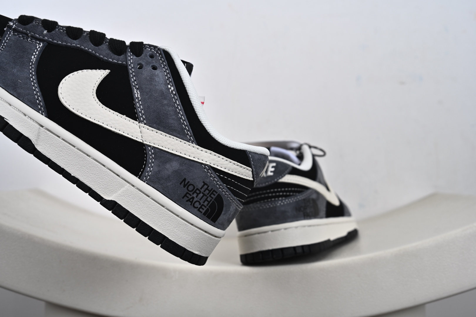 Nike SB Dunk Low“ 北面联名—灰黑猪八革” 周年高端定制 低帮休闲板鞋 DN3168-006