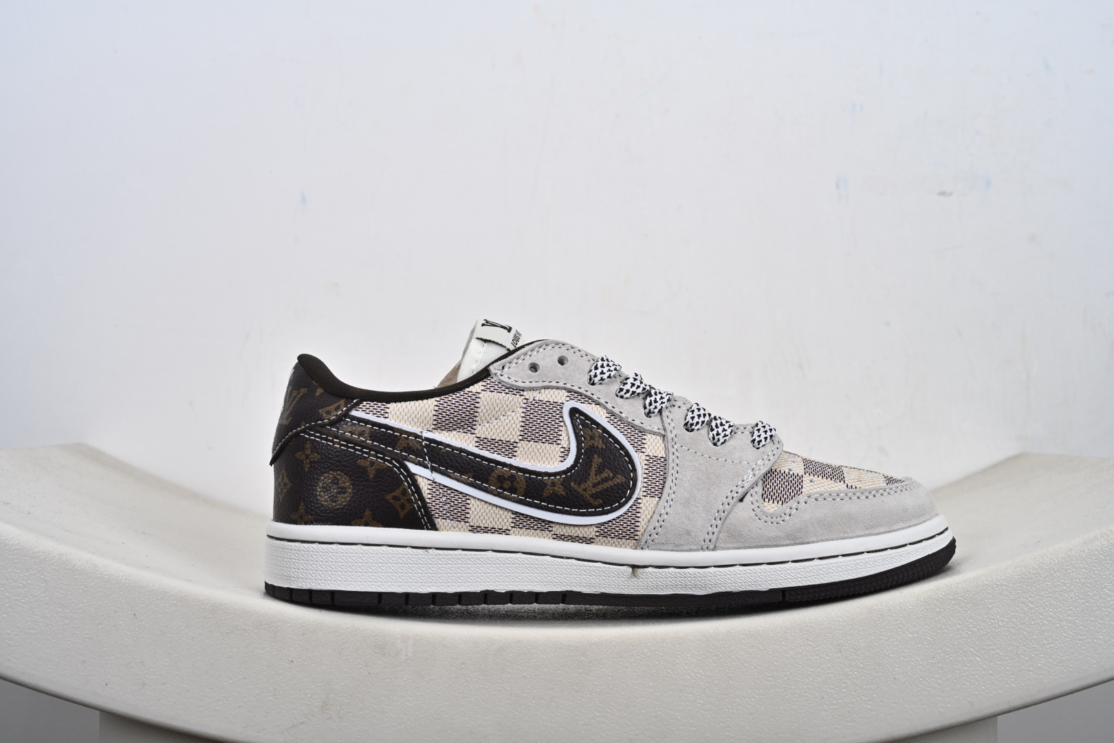 Travis Scott x Fragment Design x Jordan Air Jordan 1 Low OG SP “LV联名——方格米棕” DZ5899-038
