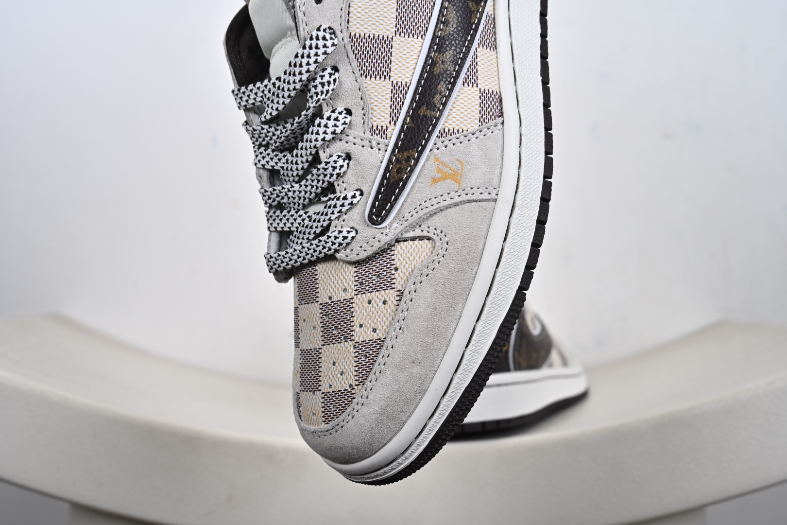 Travis Scott x Fragment Design x Jordan Air Jordan 1 Low OG SP “LV联名——方格米棕” DZ5899-038