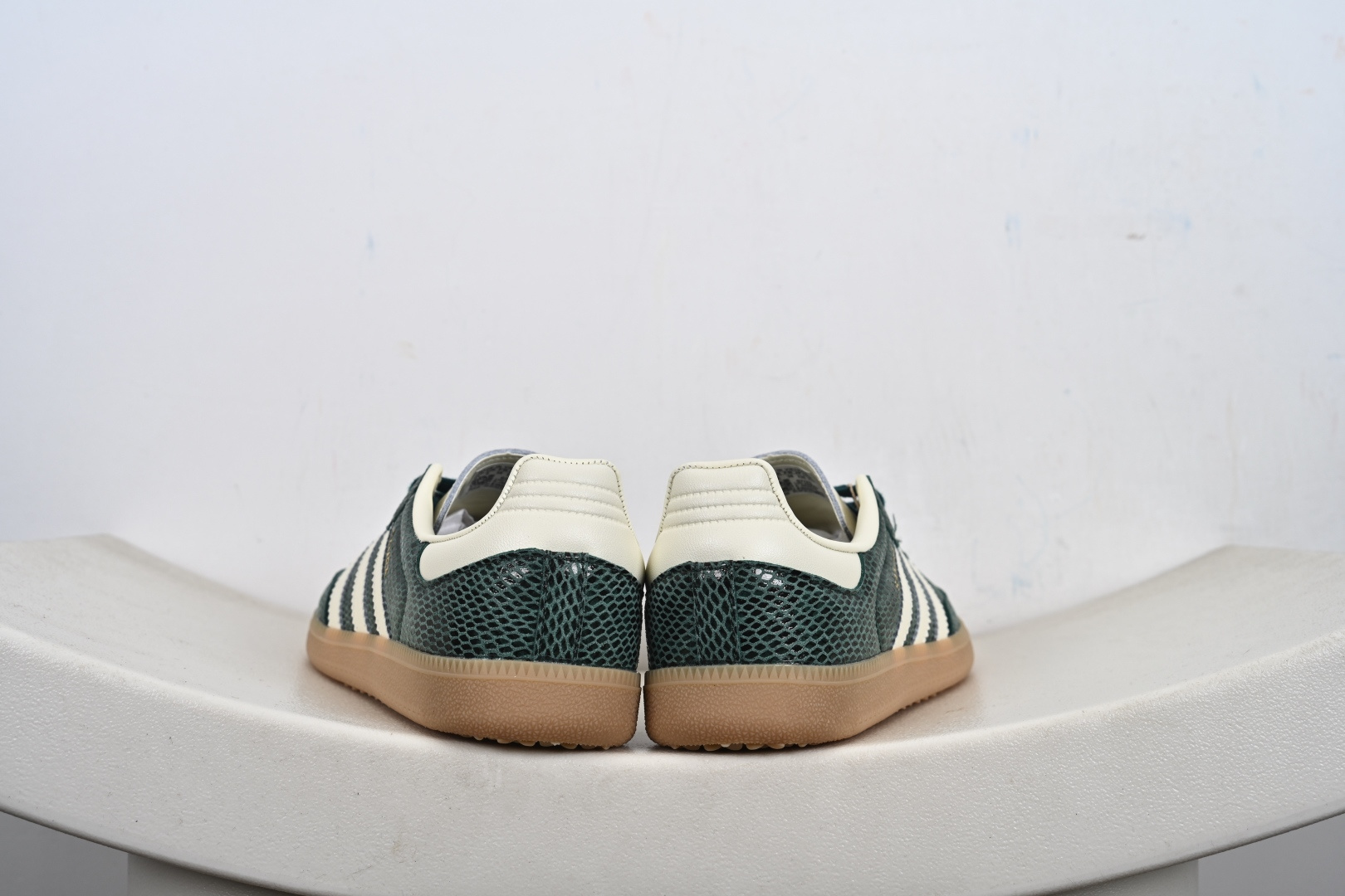 Adidas Originals Samba OG 阿迪桑巴舞系列绅士德训足球风百搭低帮休闲运动板鞋 JR8848