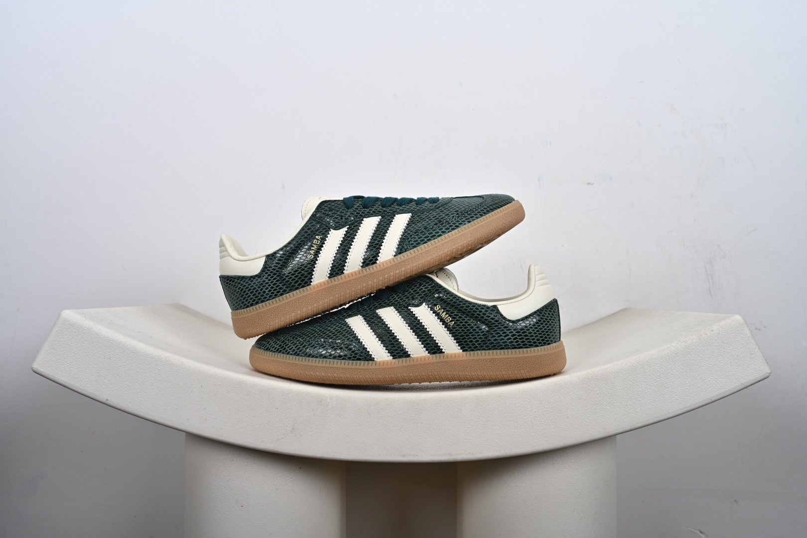 Adidas Originals Samba OG 阿迪桑巴舞系列绅士德训足球风百搭低帮休闲运动板鞋 JR8848