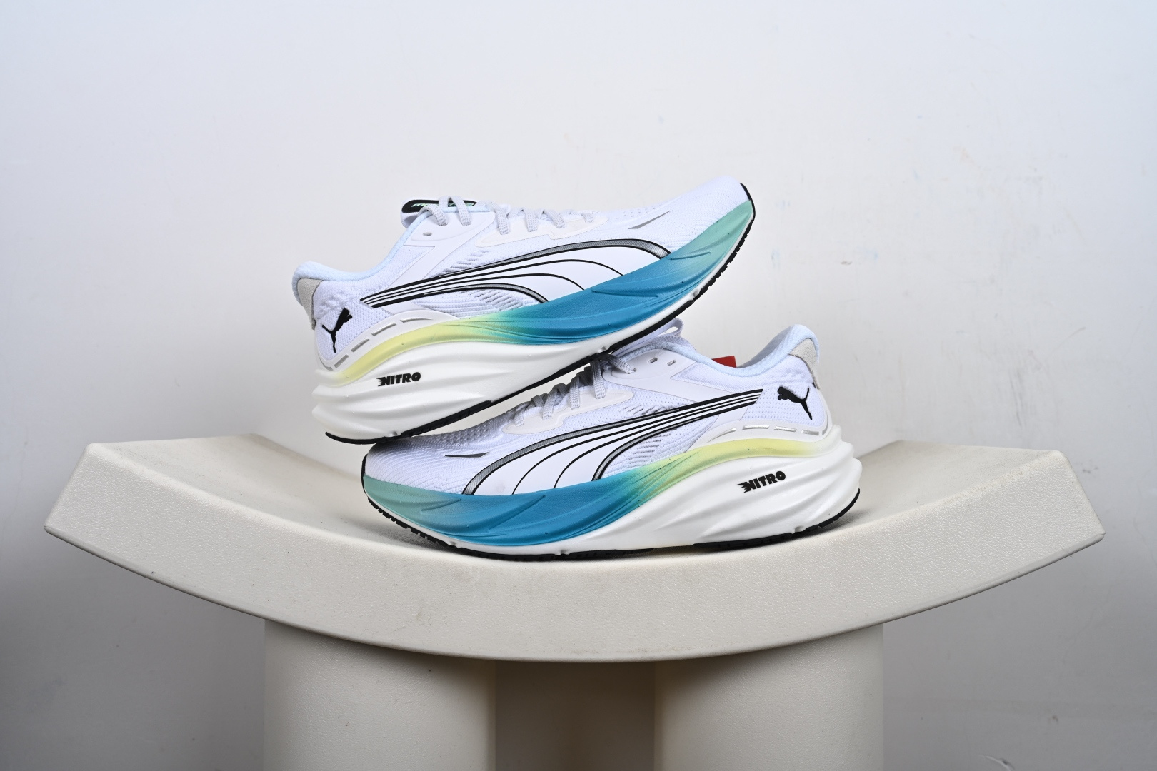 PUMA彪马Magnify Nitro 3 舒适百搭经典低帮跑步鞋 311046-04