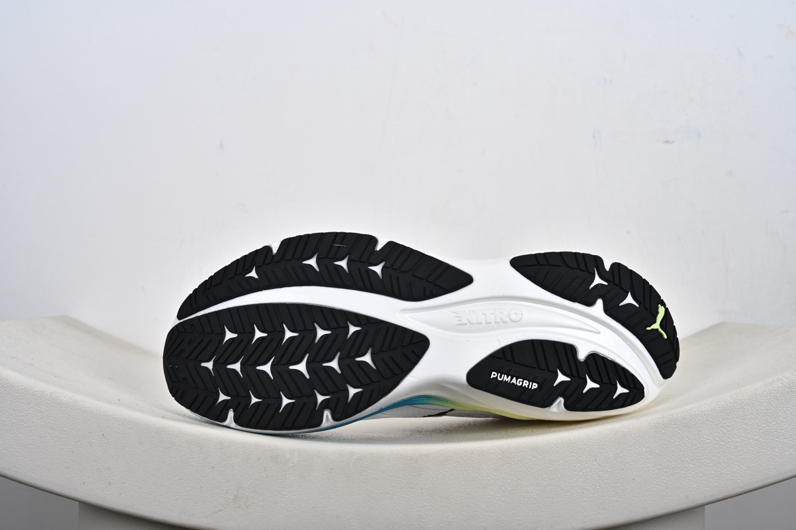 PUMA彪马Magnify Nitro 3 舒适百搭经典低帮跑步鞋 311046-04