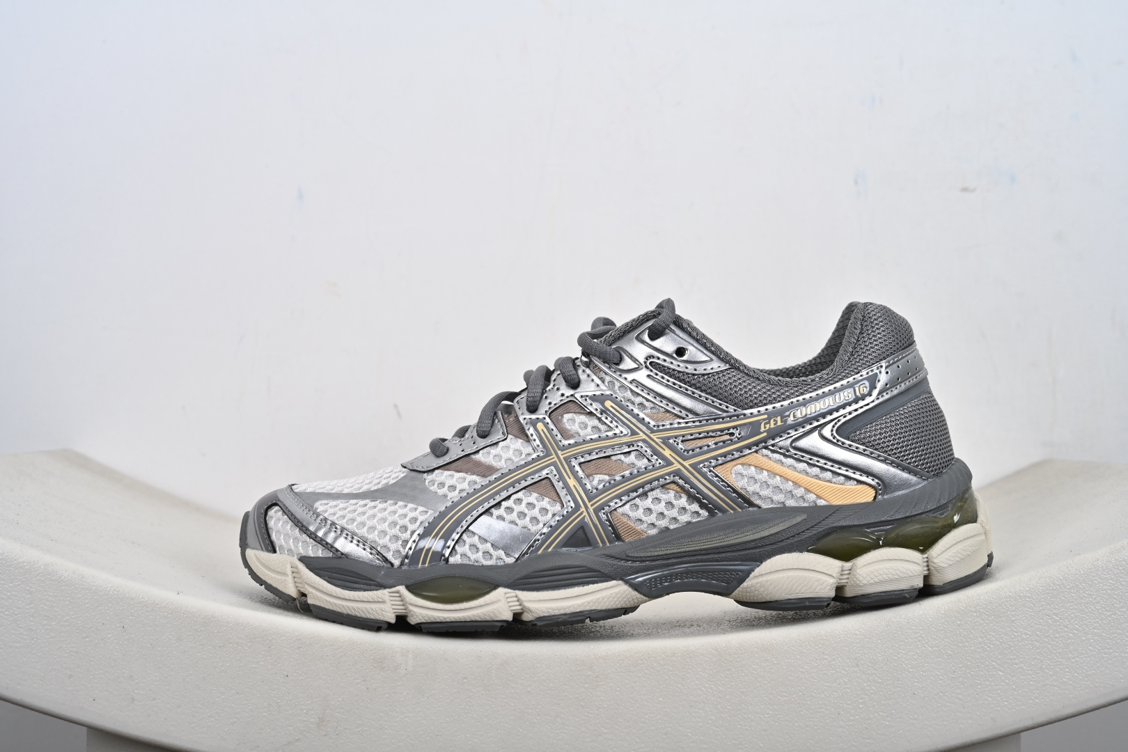 200 Asics Gel-Cumulus 16 亚瑟士 防滑耐磨 休闲运动鞋 1203A733-101
