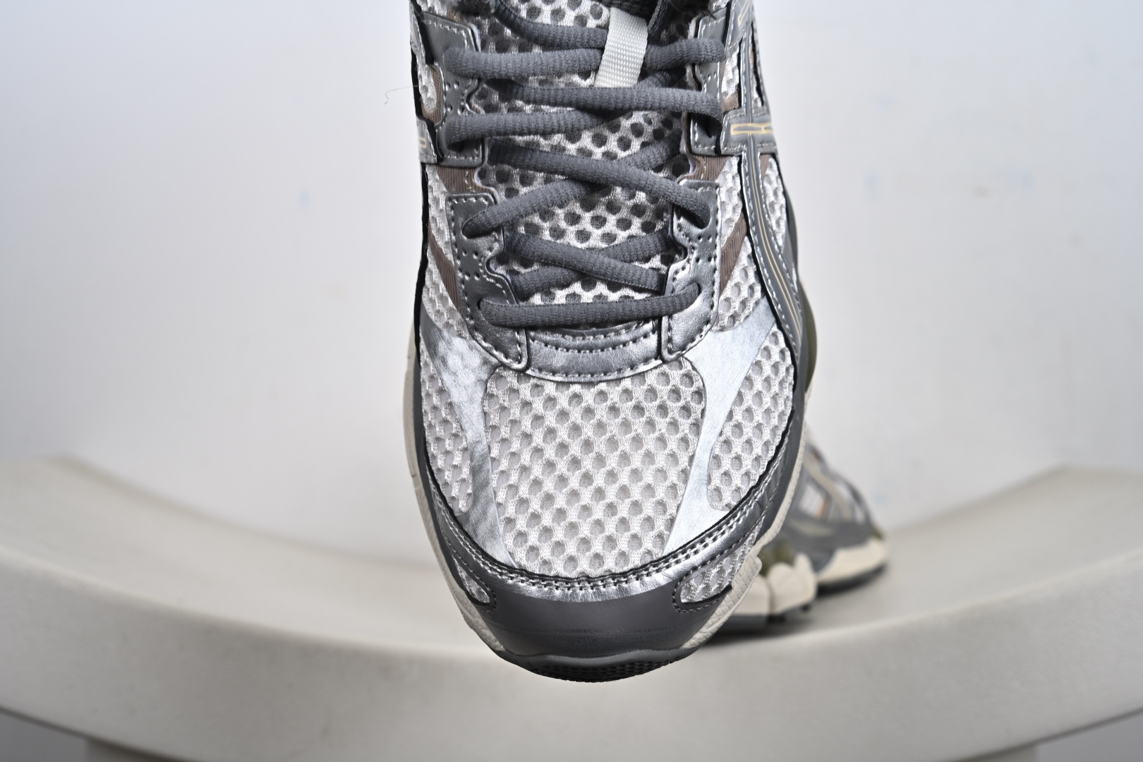 200 Asics Gel-Cumulus 16 亚瑟士 防滑耐磨 休闲运动鞋 1203A733-101